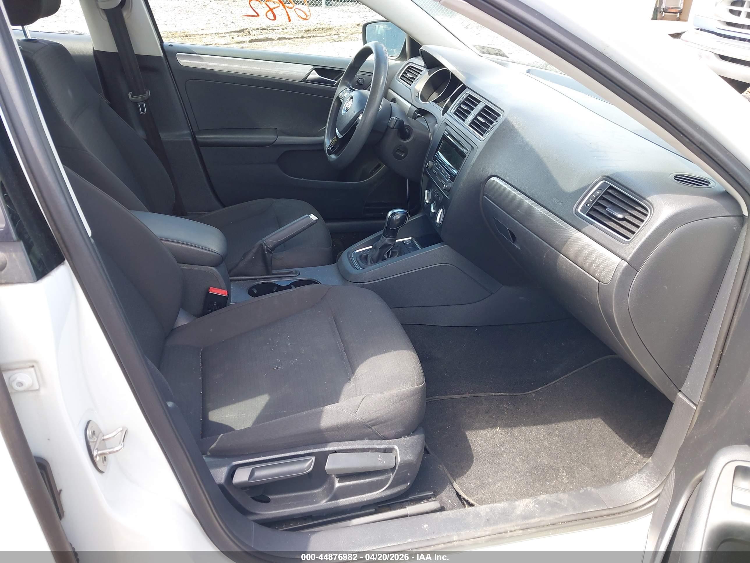 VOLKSWAGEN JETTA image 5