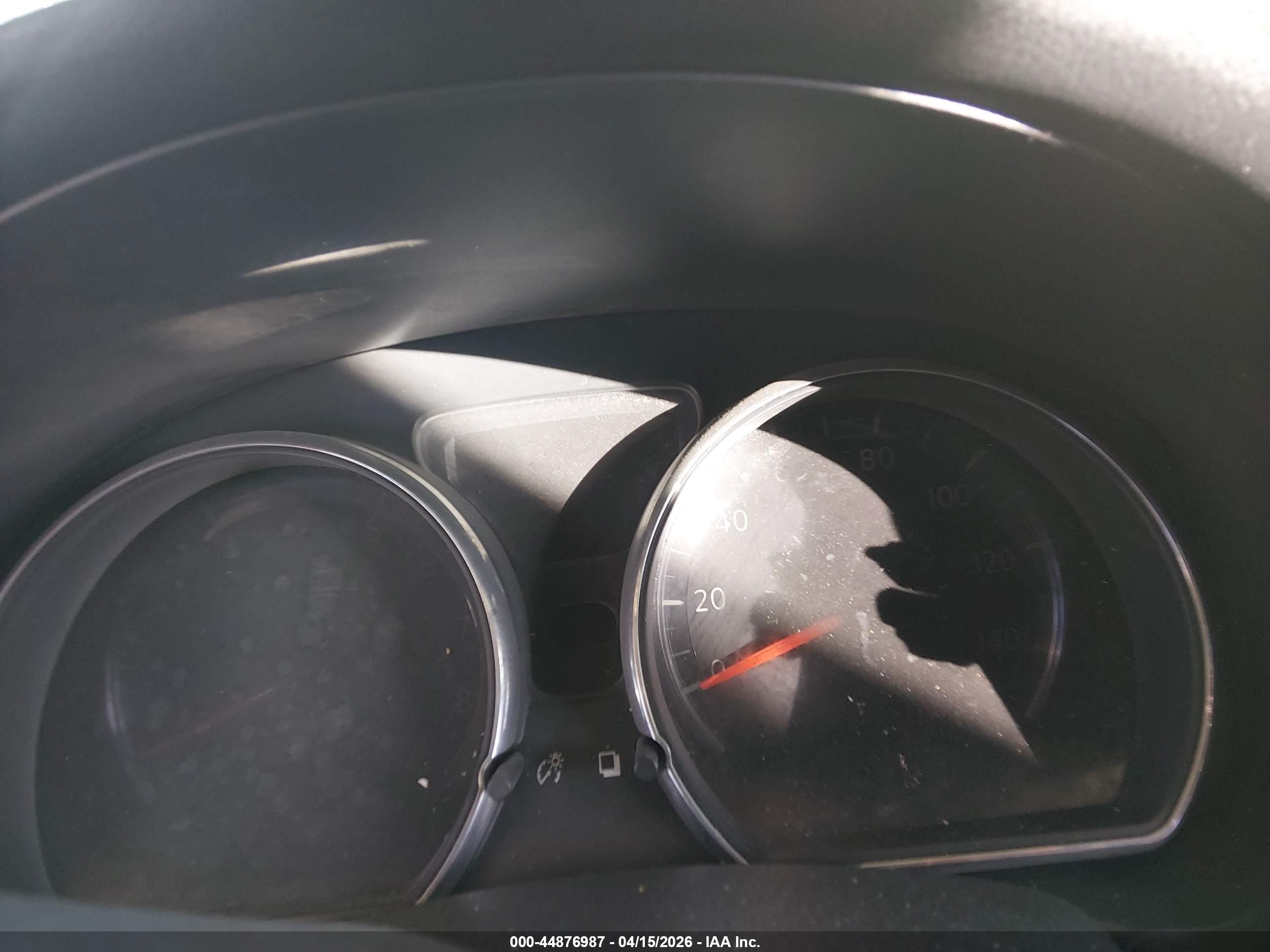NISSAN VERSA image 7