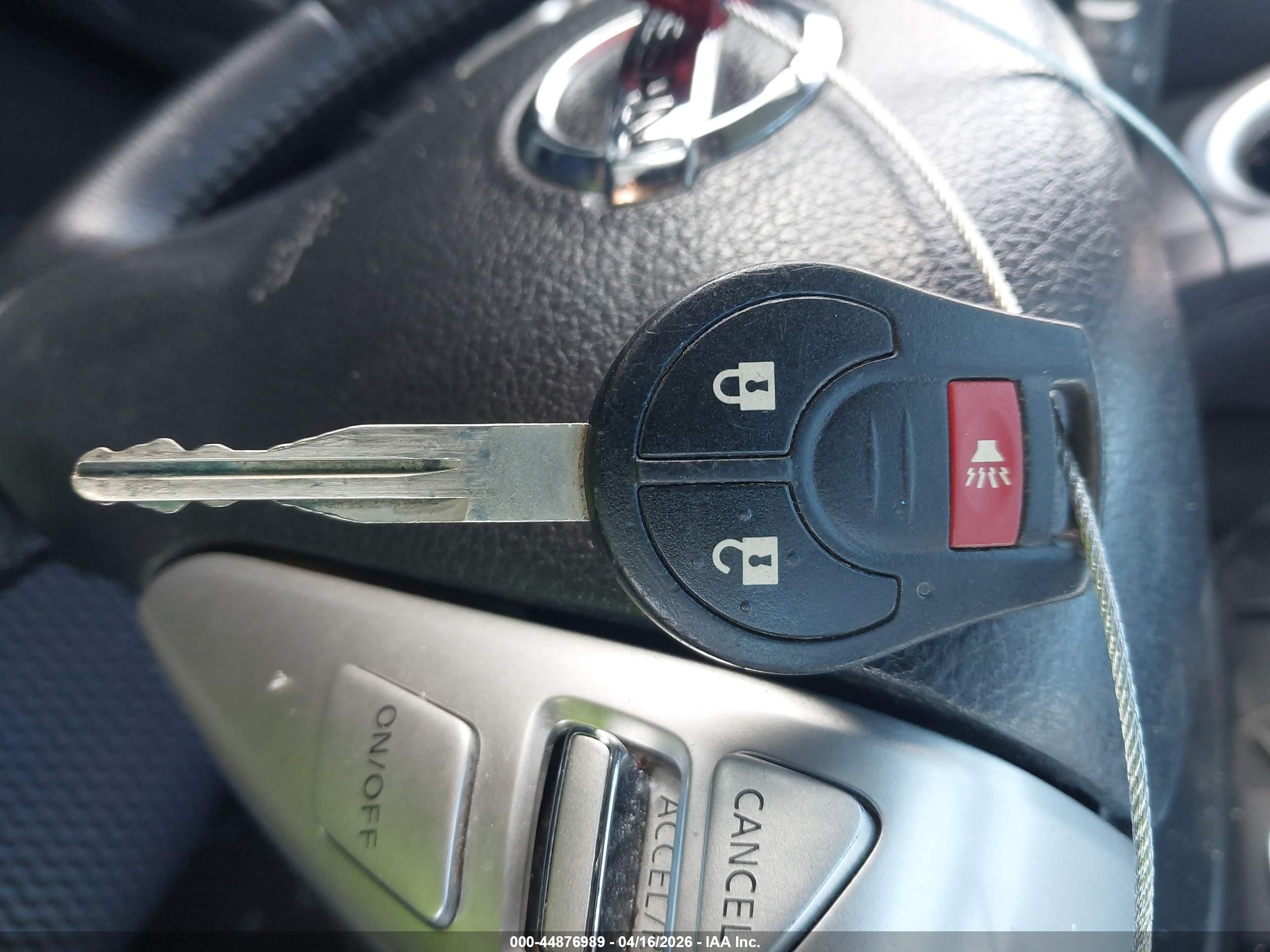 NISSAN VERSA image 11