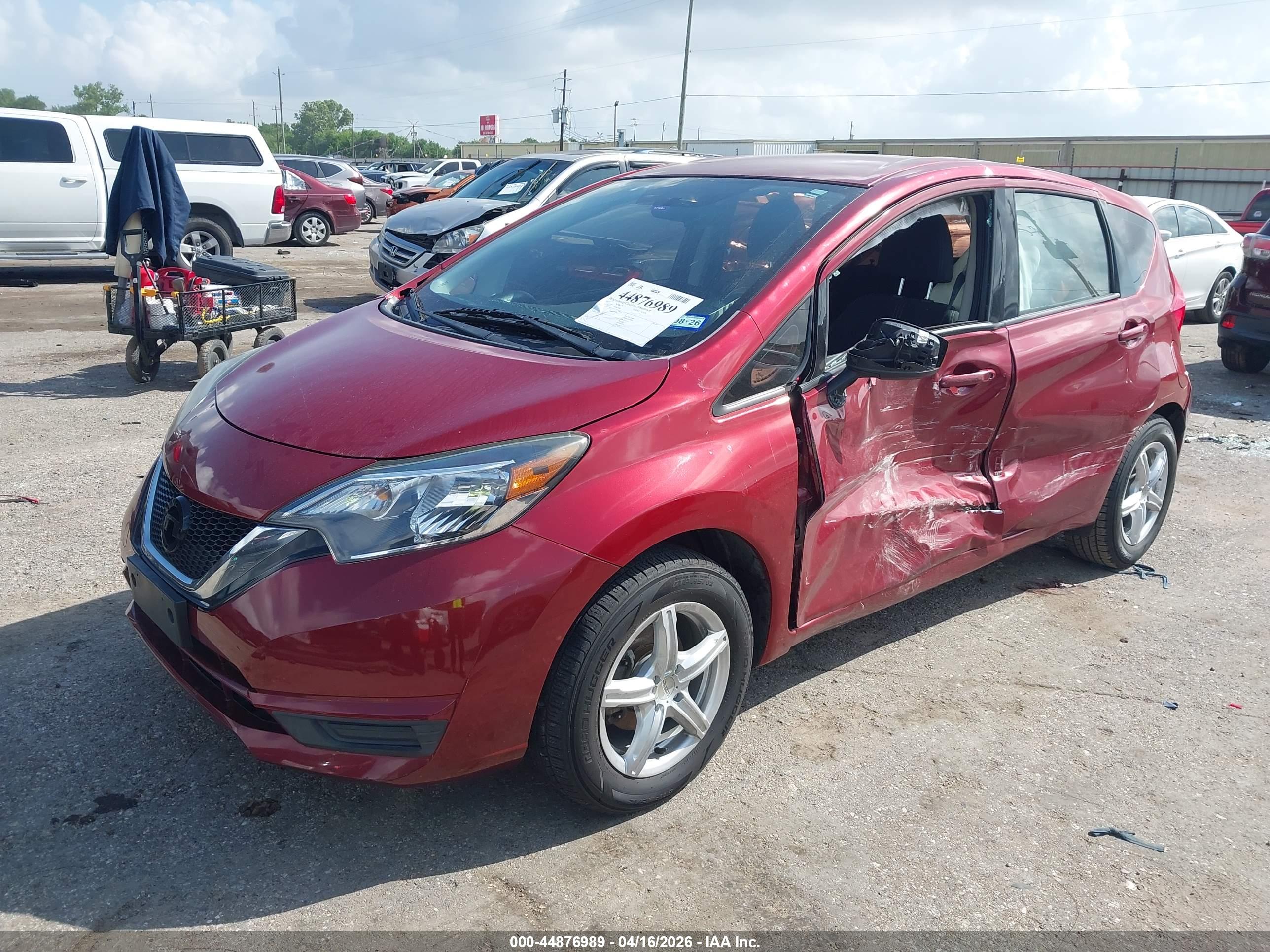 NISSAN VERSA image 2