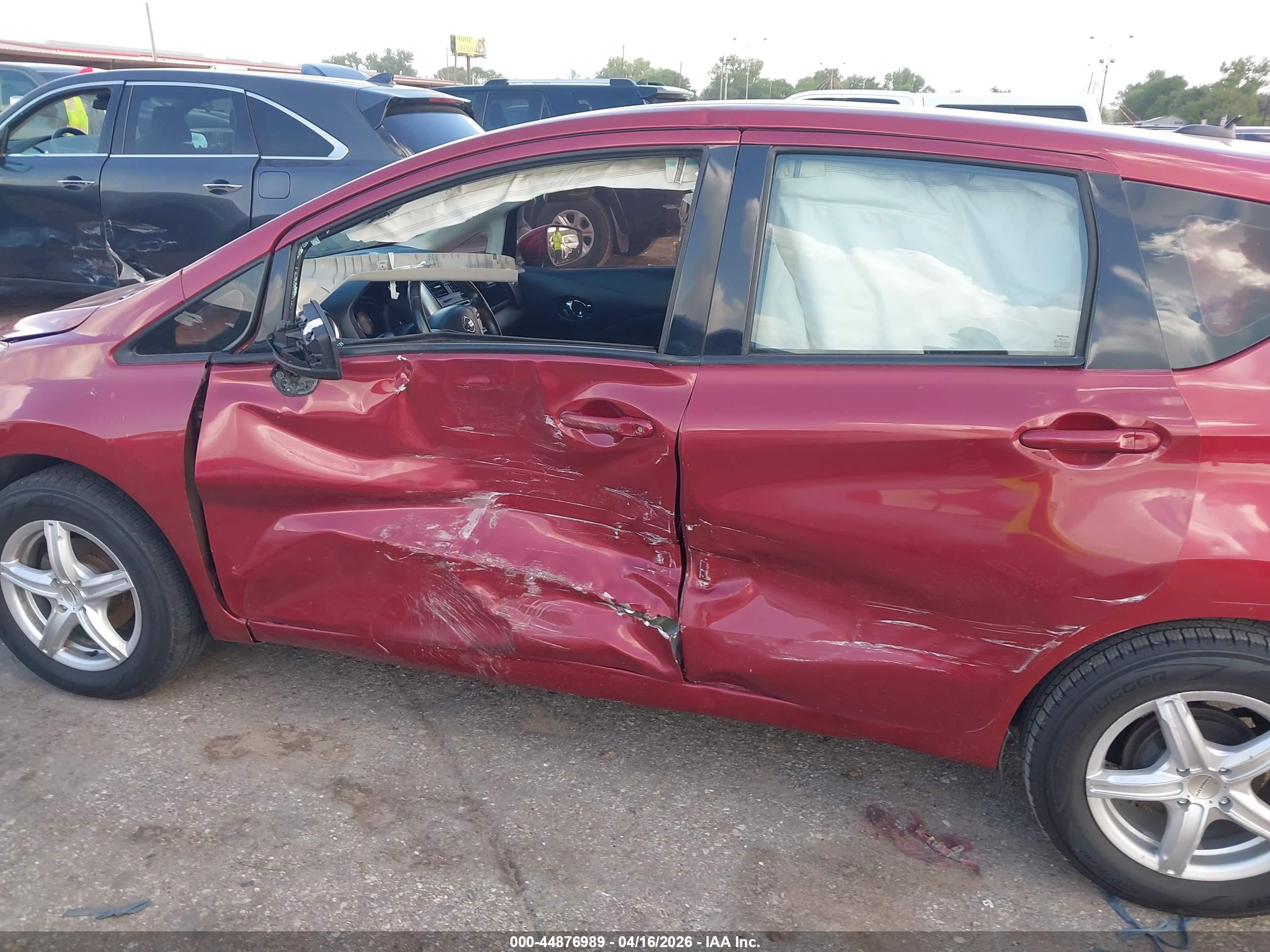 NISSAN VERSA image 6