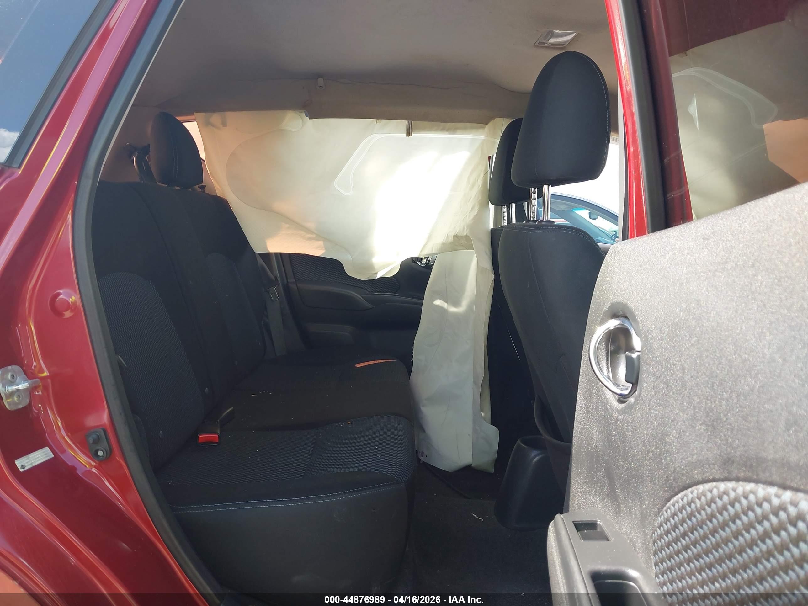 NISSAN VERSA image 8