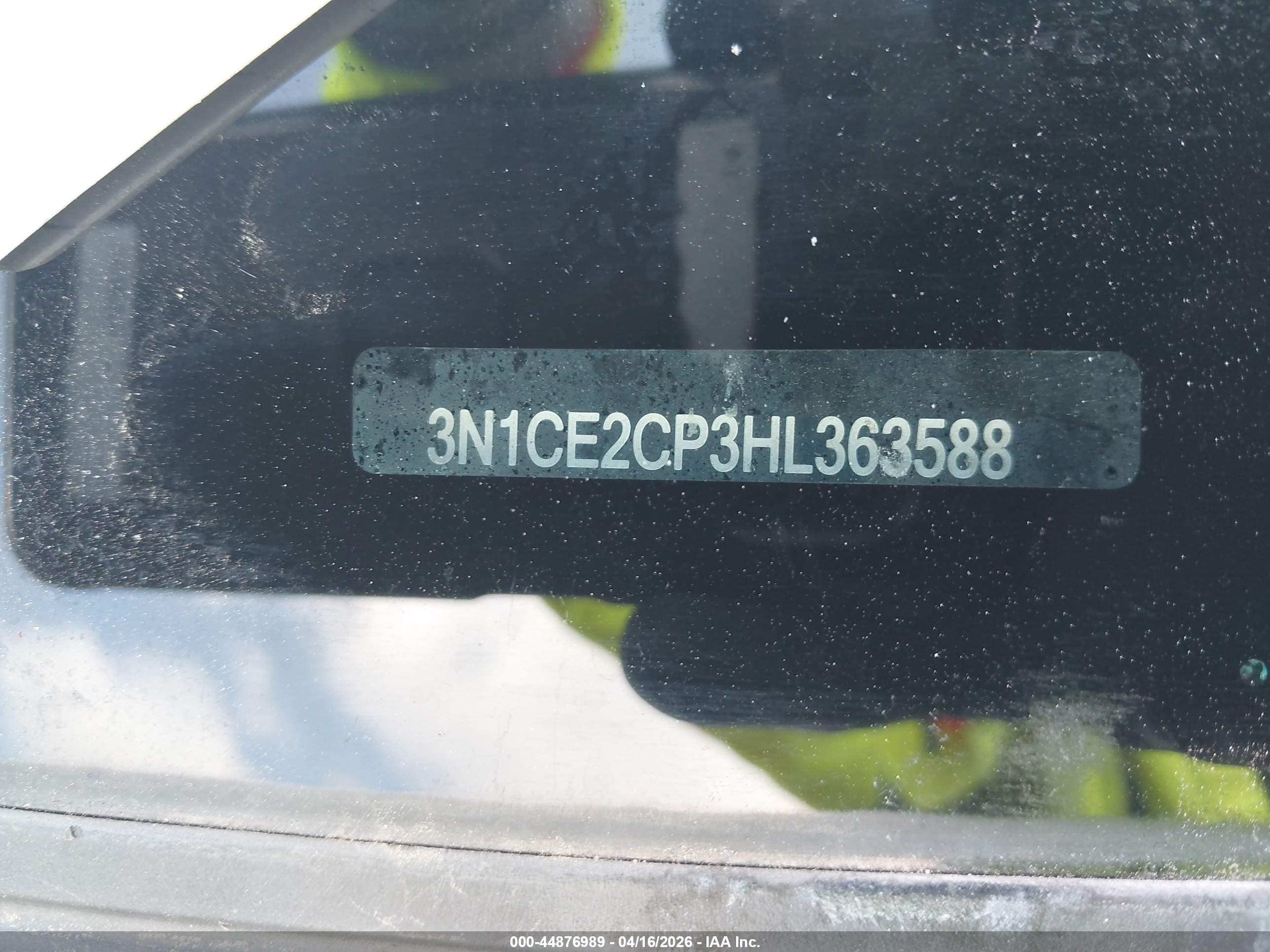 NISSAN VERSA image 9