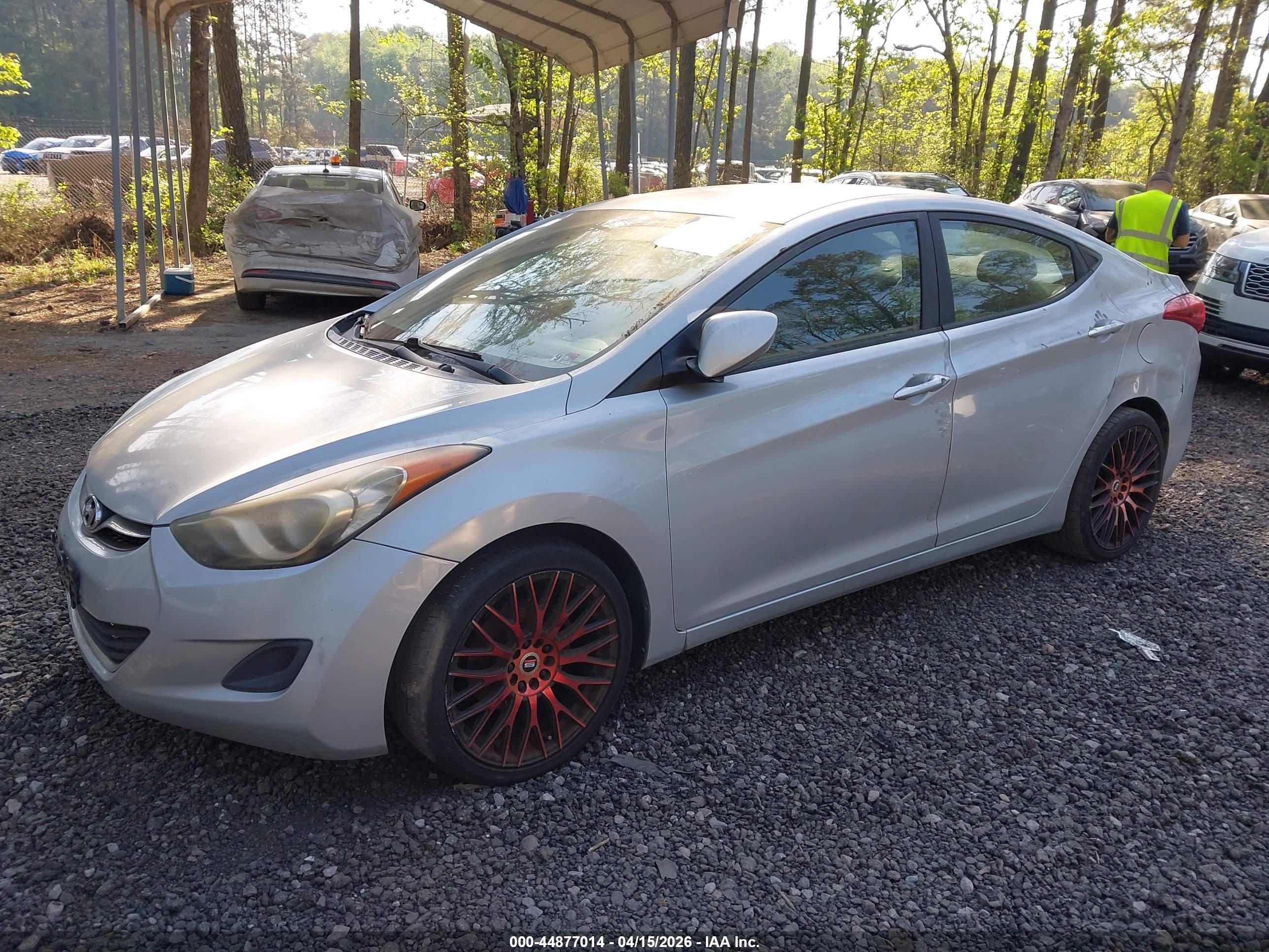 HYUNDAI ELANTRA image 2