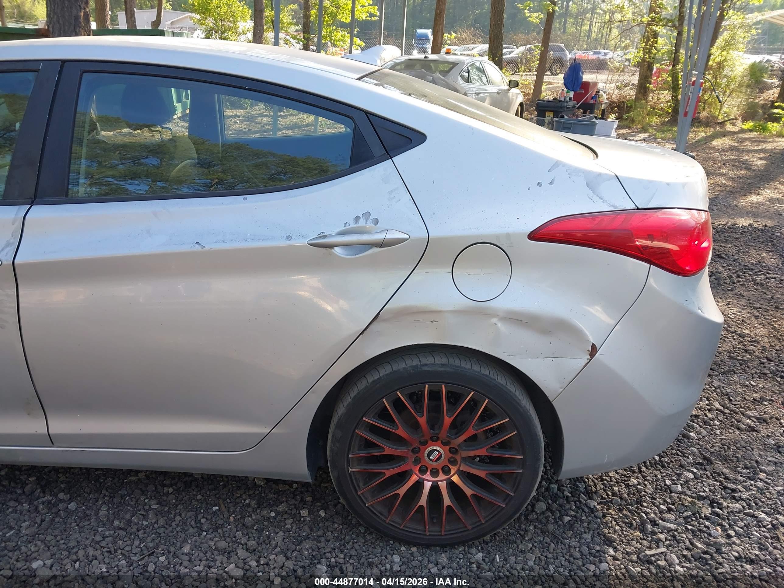 HYUNDAI ELANTRA image 6
