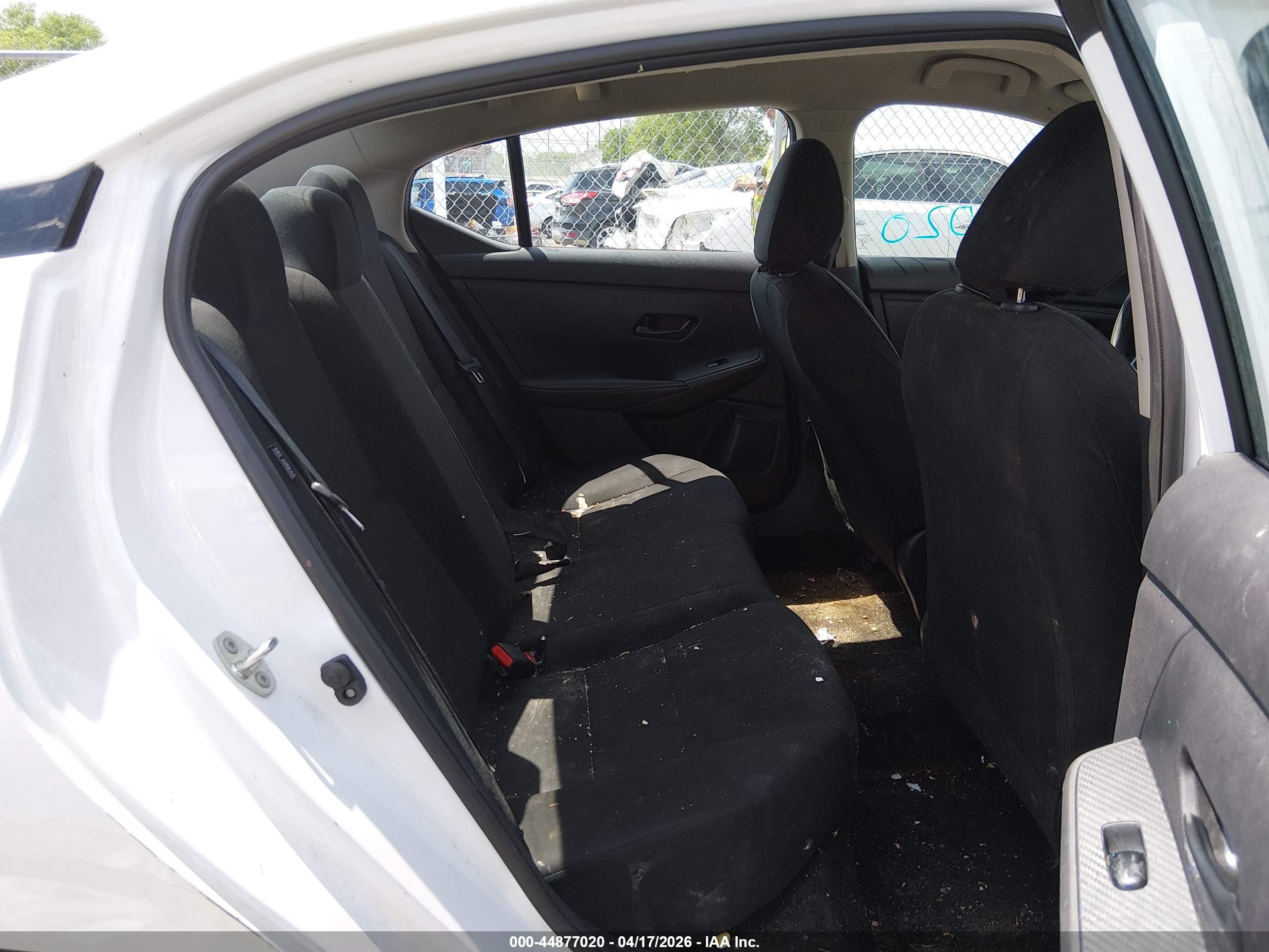 NISSAN SENTRA image 8