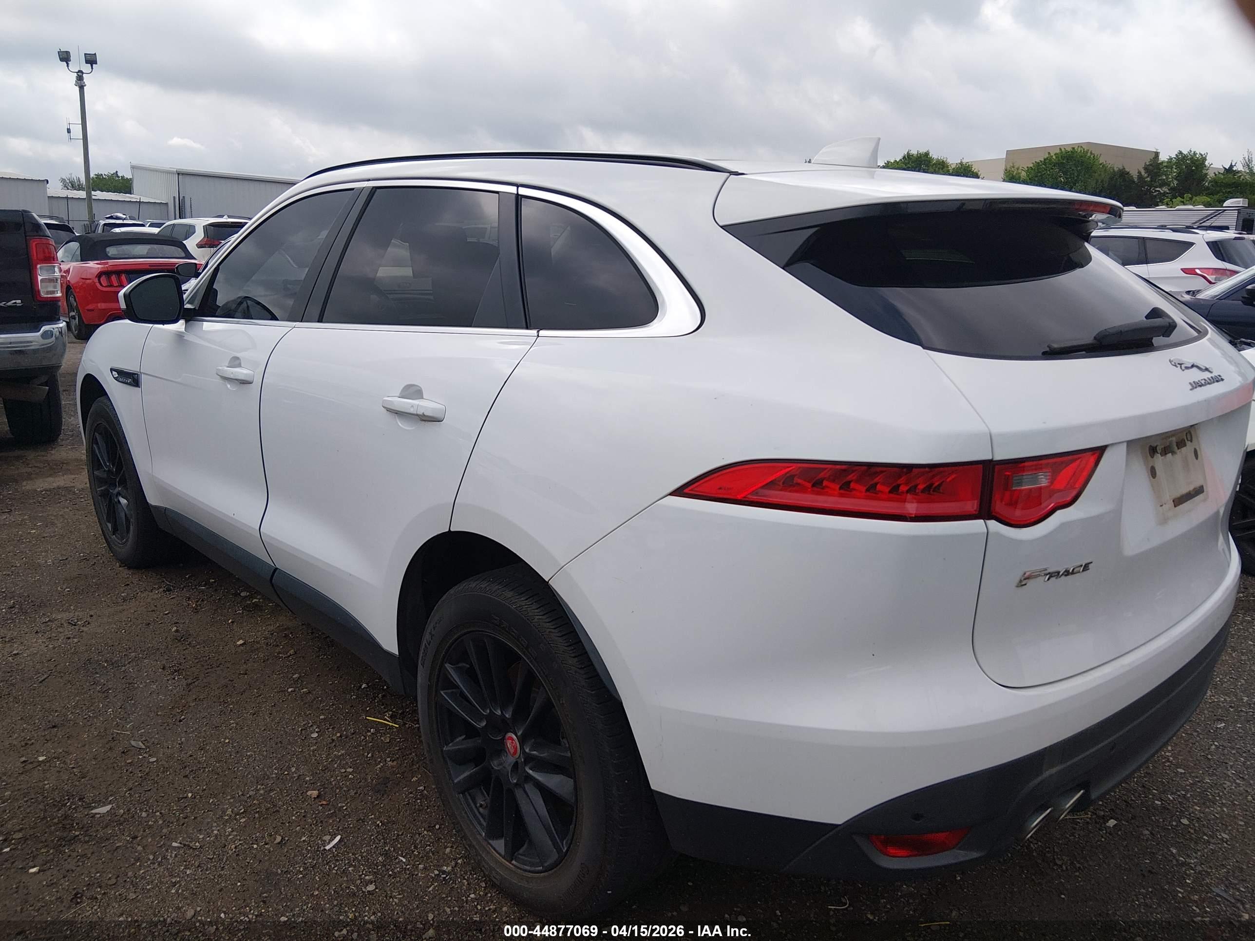 JAGUAR F-PACE image 3