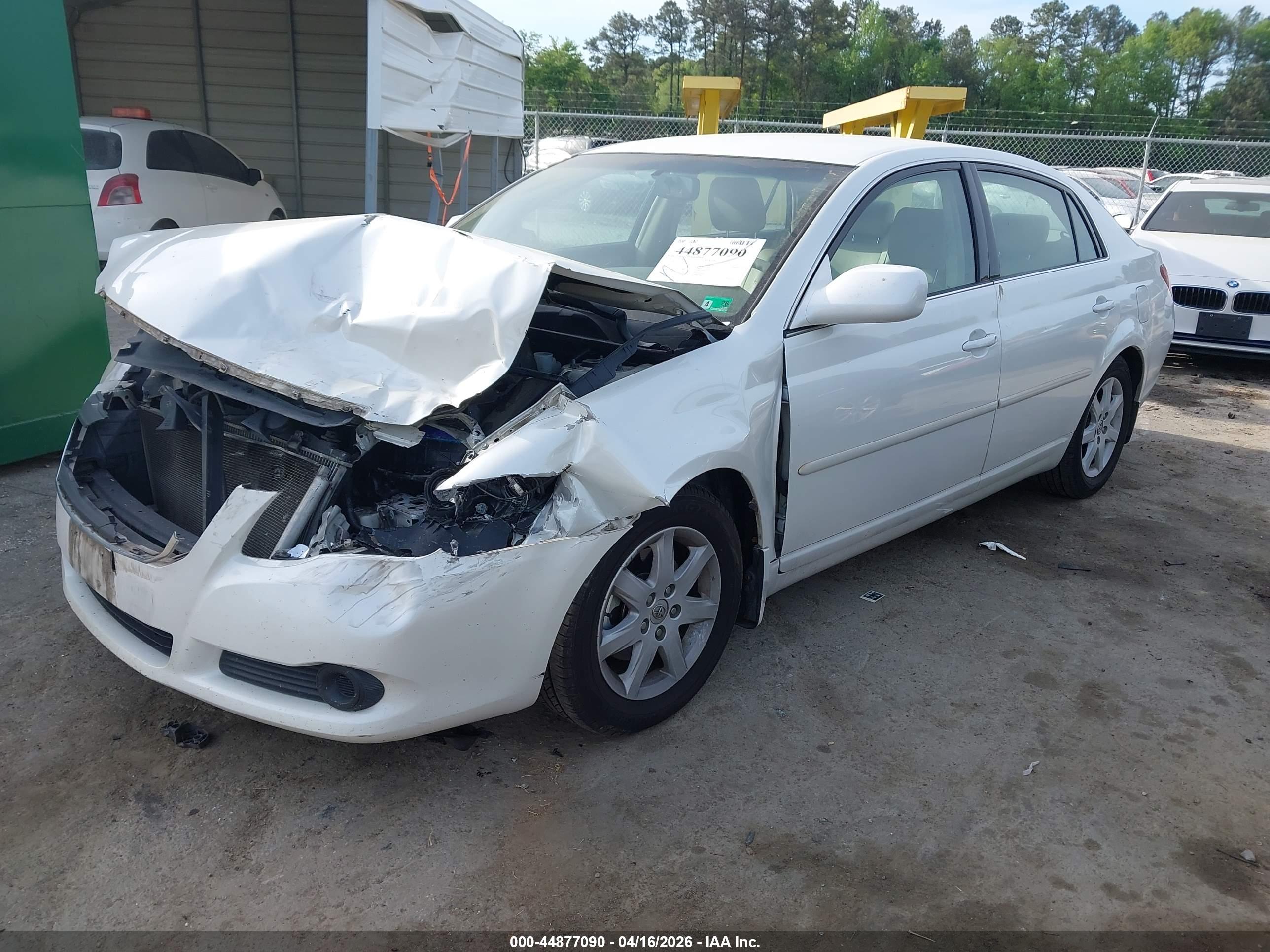 TOYOTA AVALON image 2