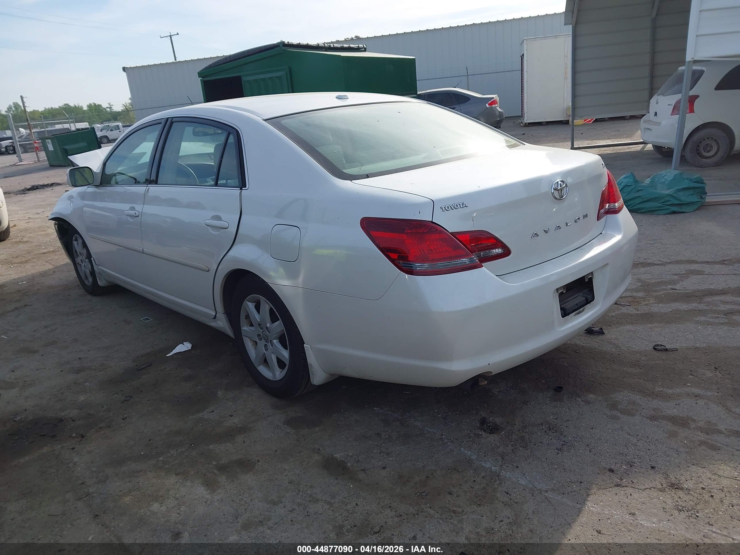 TOYOTA AVALON image 3