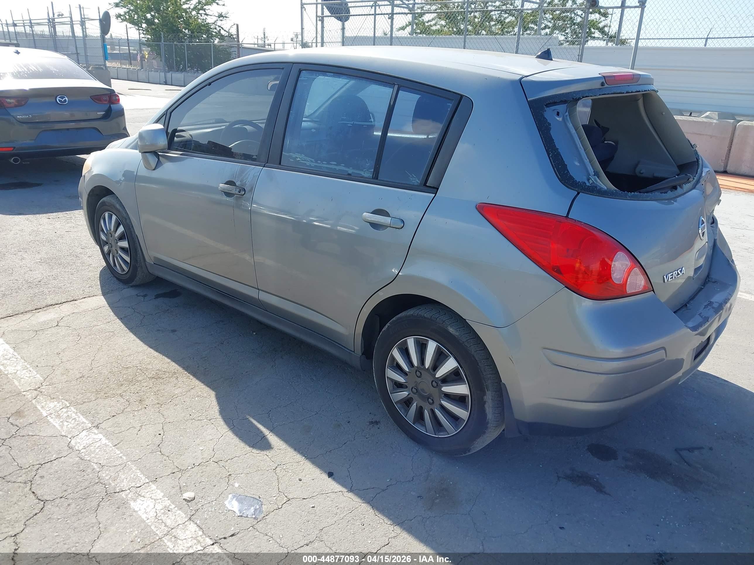 NISSAN VERSA image 3