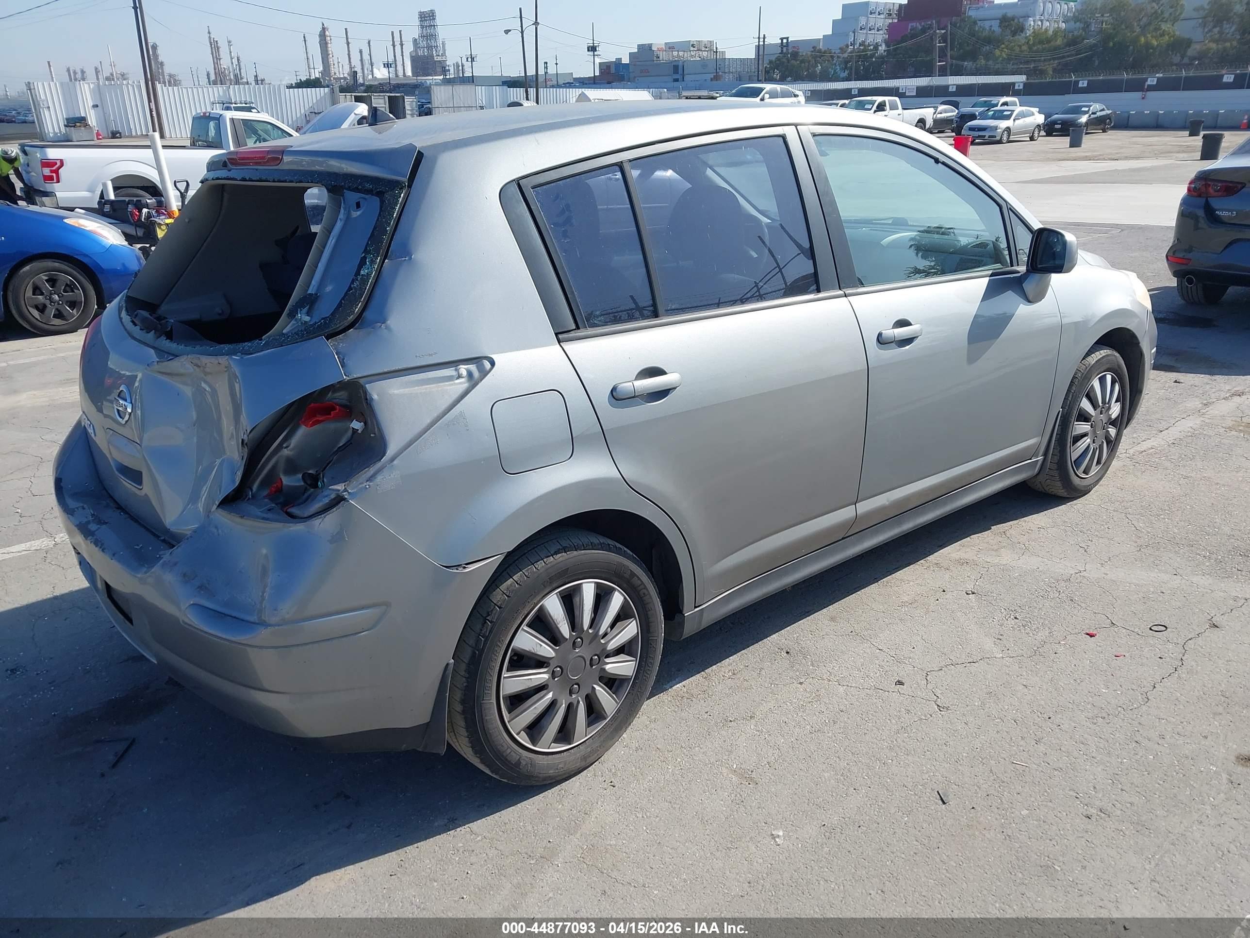 NISSAN VERSA image 4