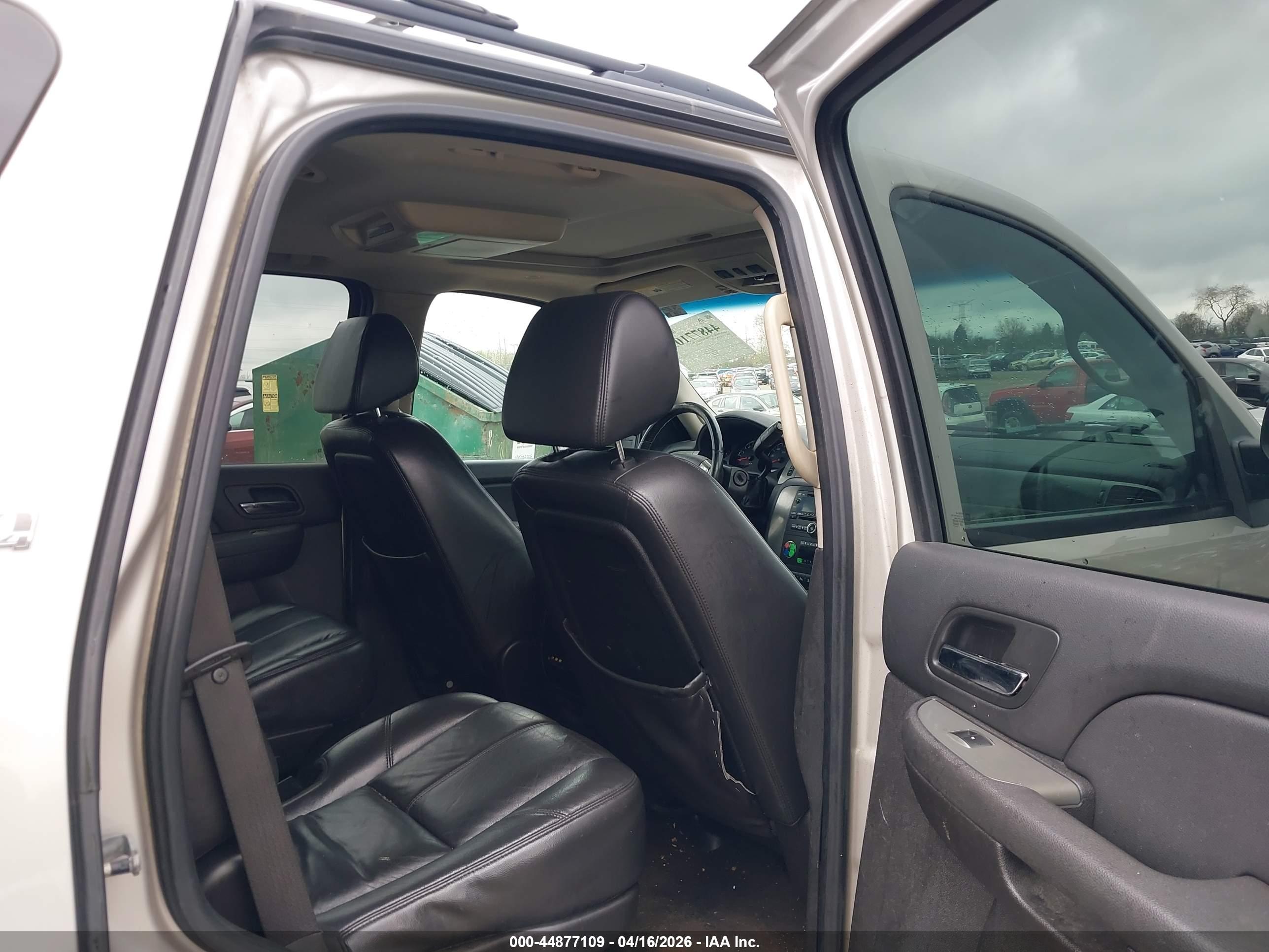 CHEVROLET TAHOE image 8