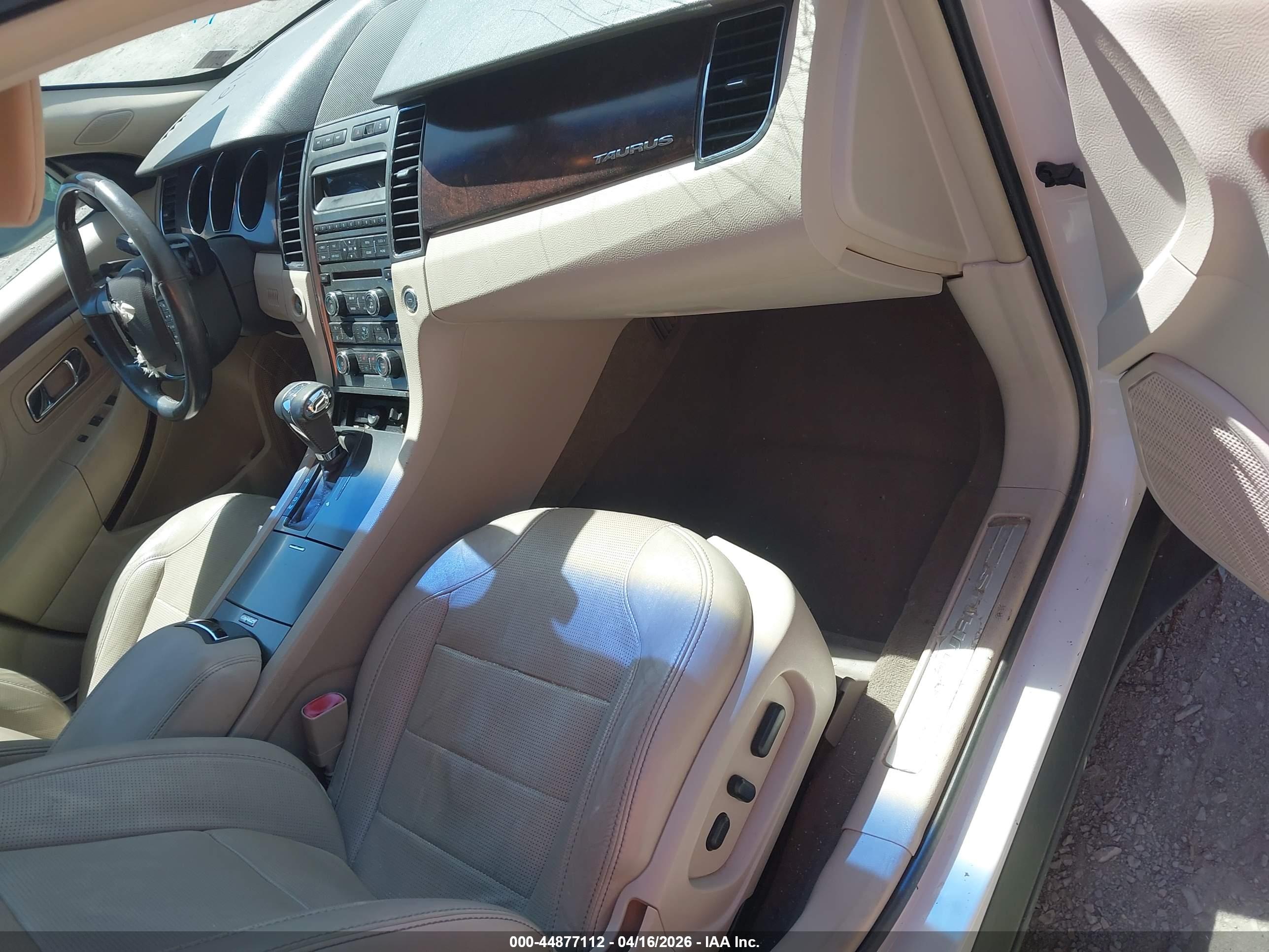 FORD TAURUS image 5
