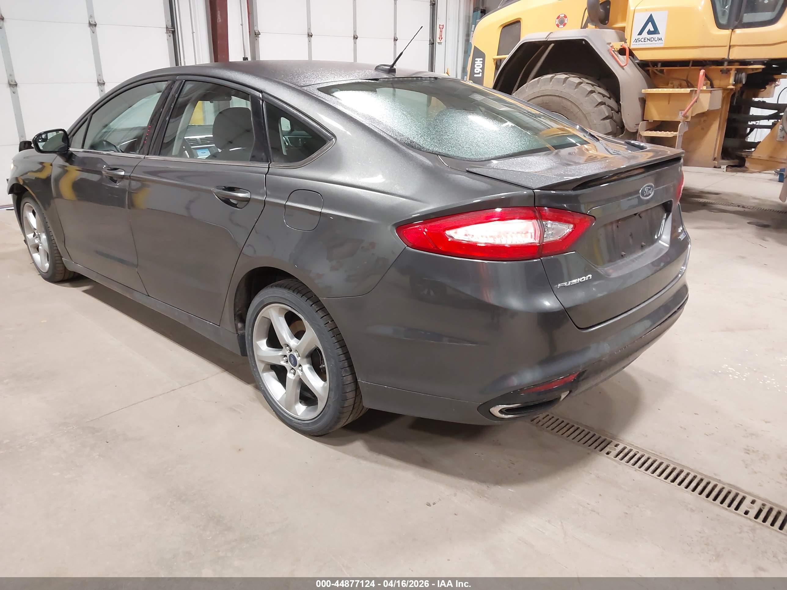 FORD FUSION image 3