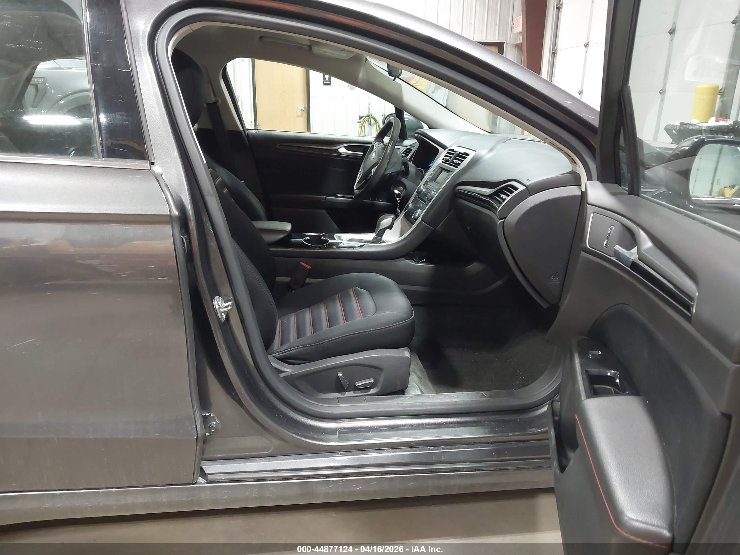 FORD FUSION image 5