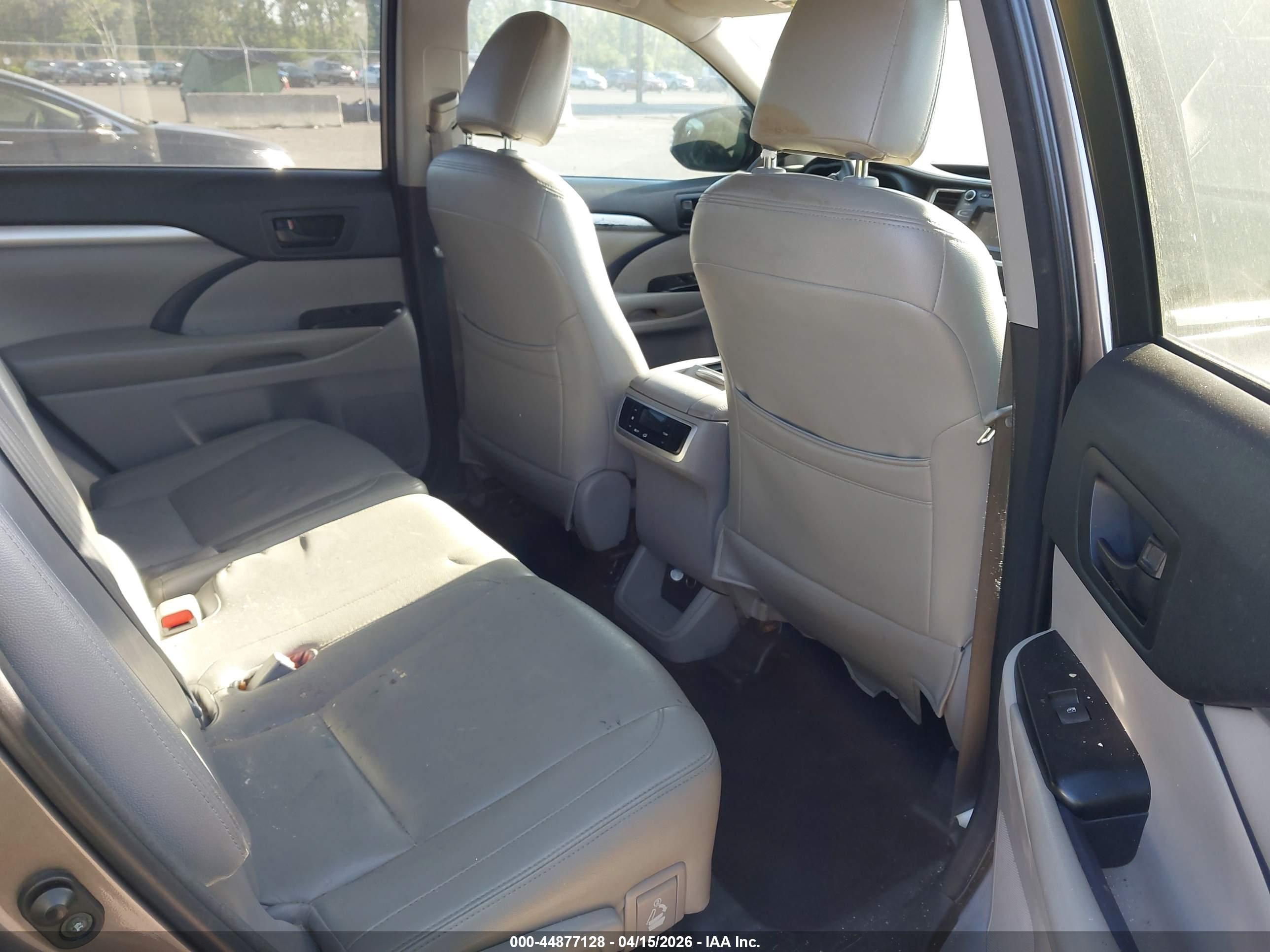 TOYOTA HIGHLANDER image 8