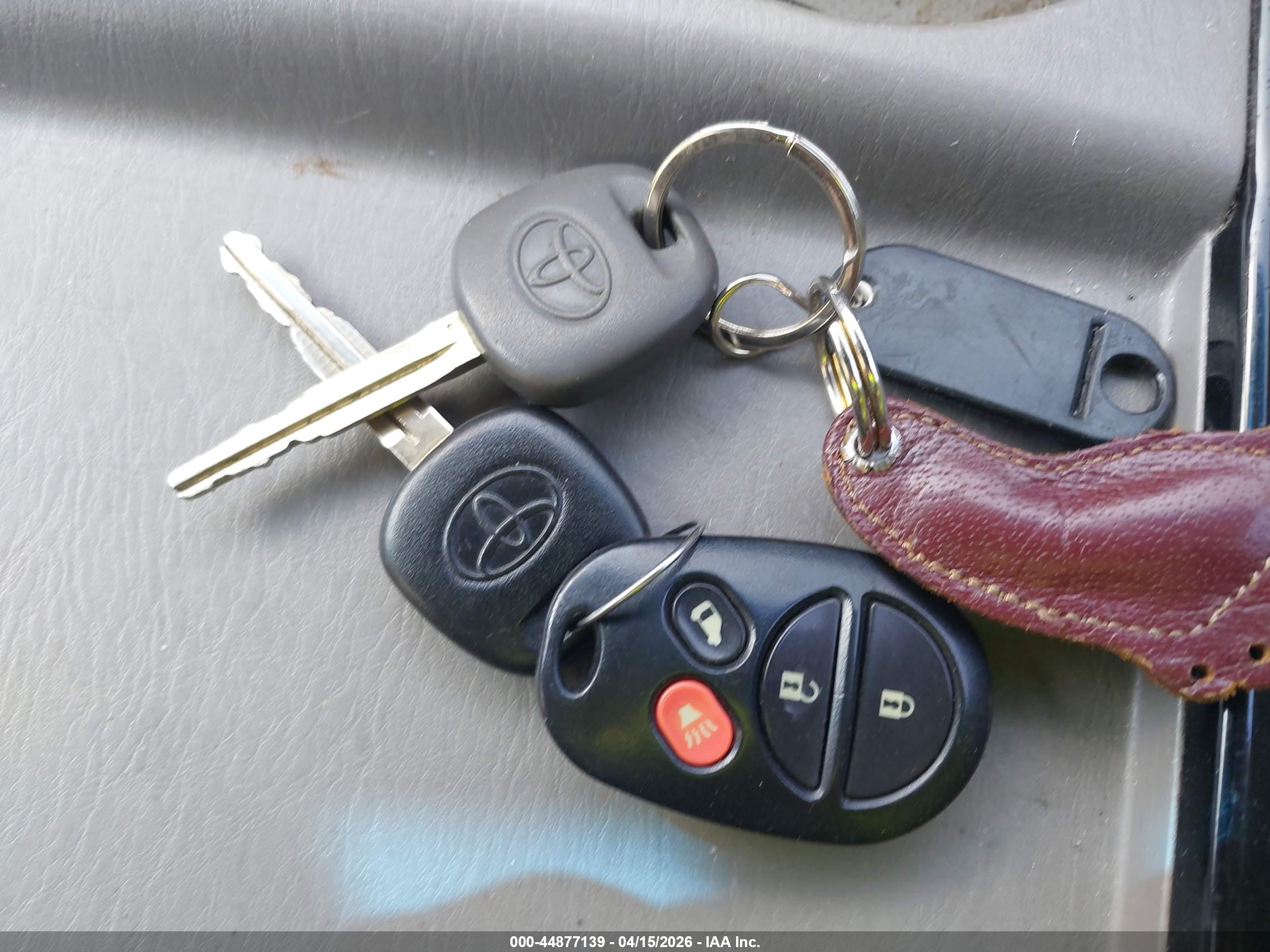 TOYOTA SIENNA image 11