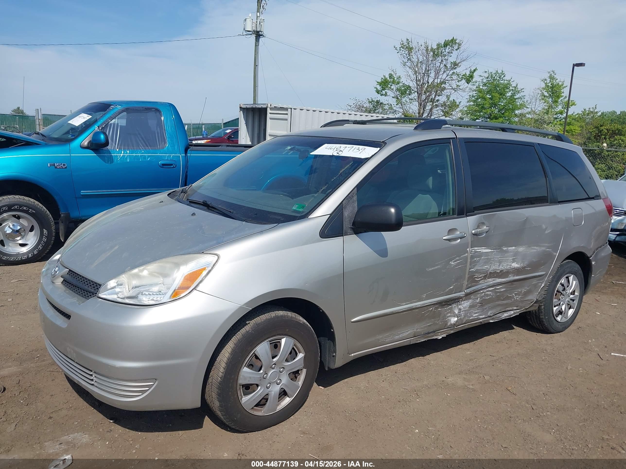 TOYOTA SIENNA image 2