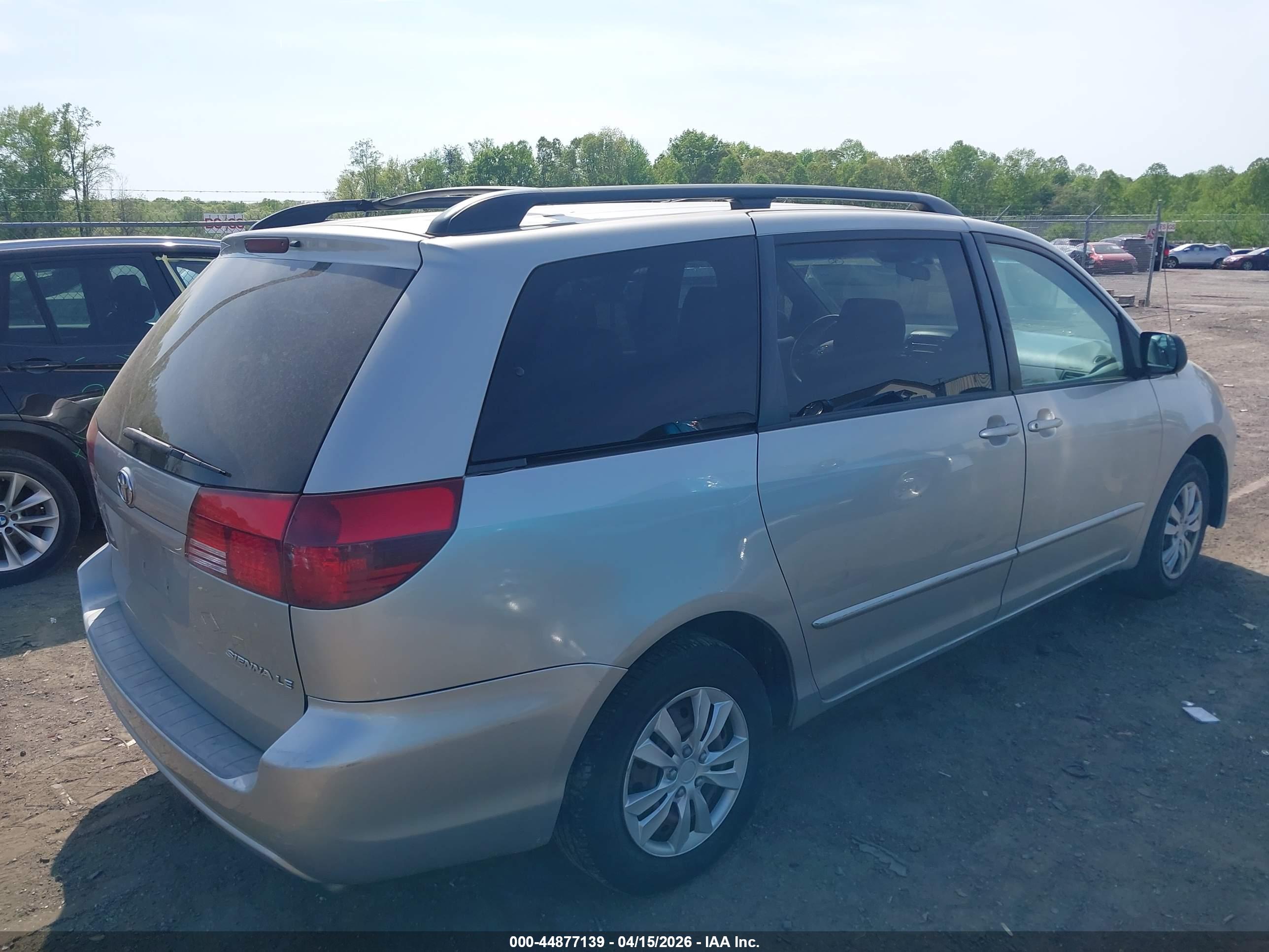 TOYOTA SIENNA image 4