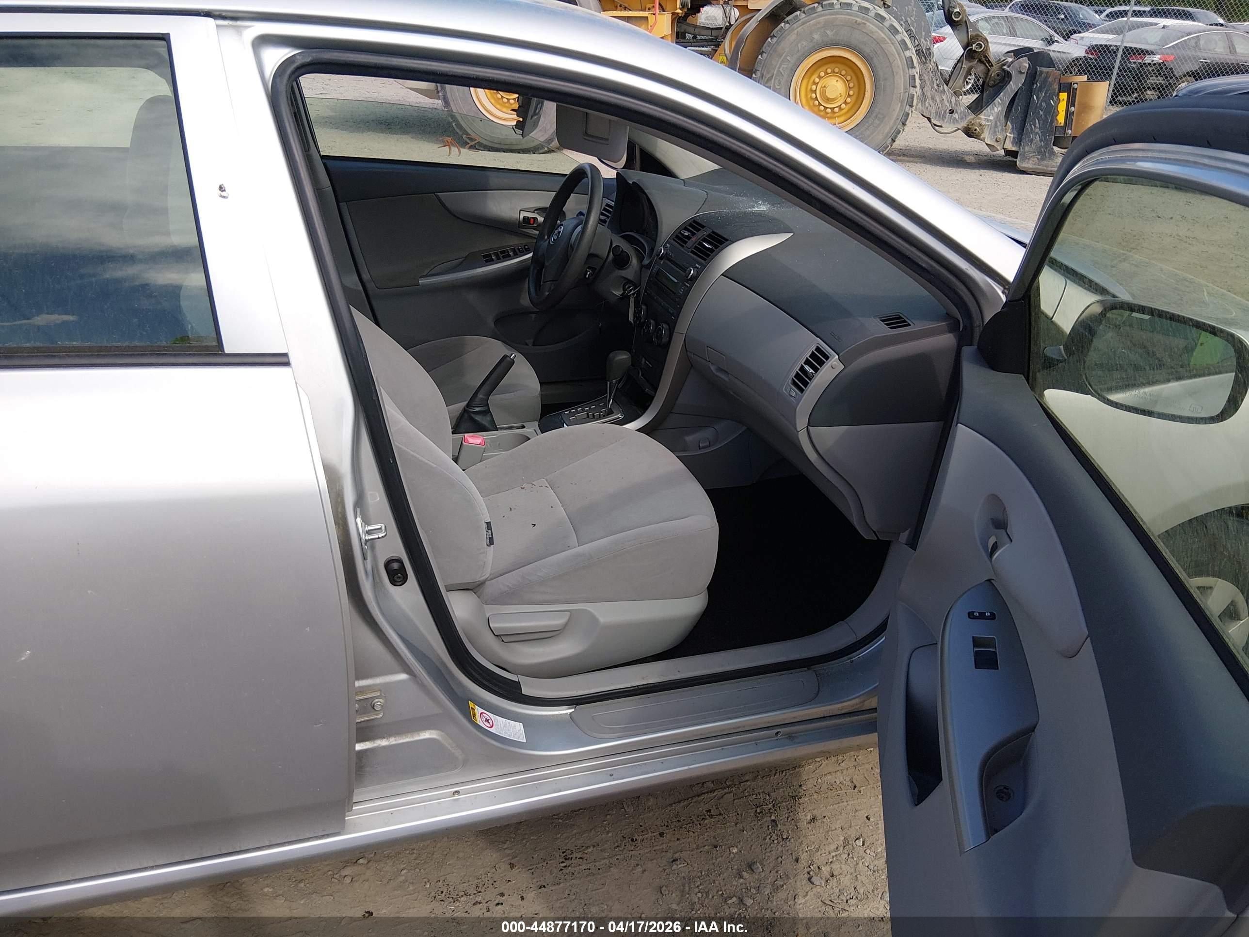 TOYOTA COROLLA image 5