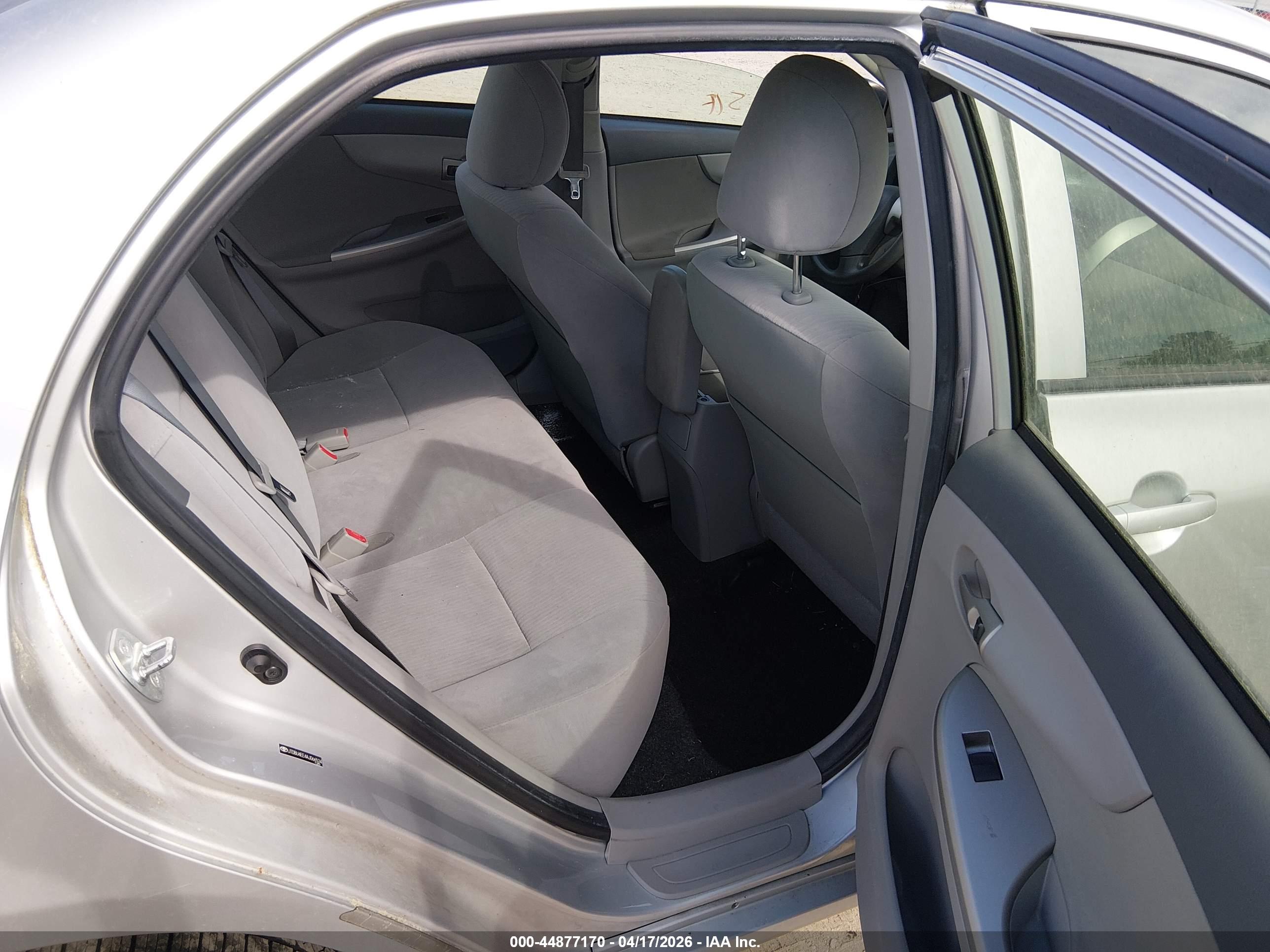 TOYOTA COROLLA image 8
