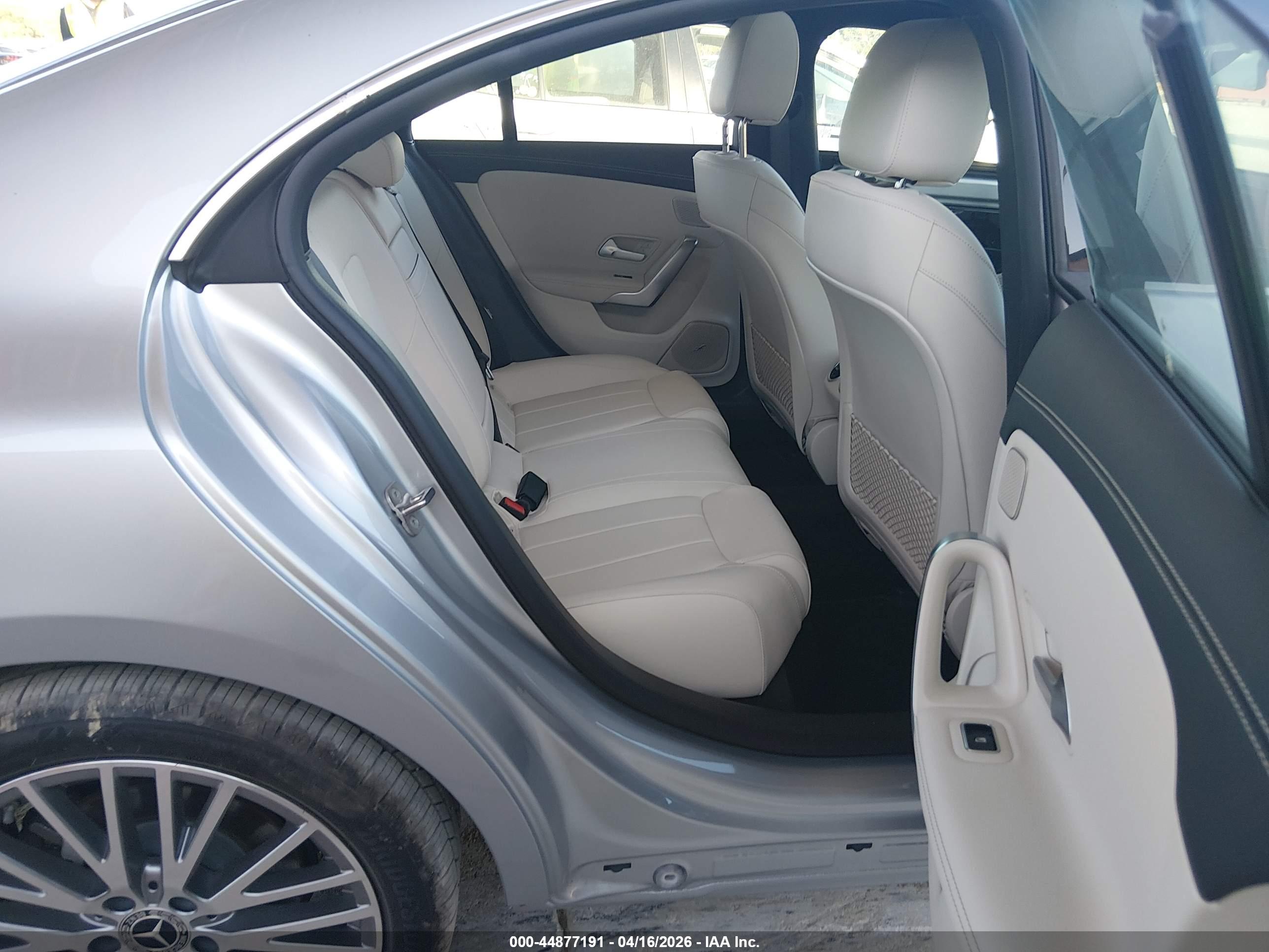 MERCEDES-BENZ CLA image 8