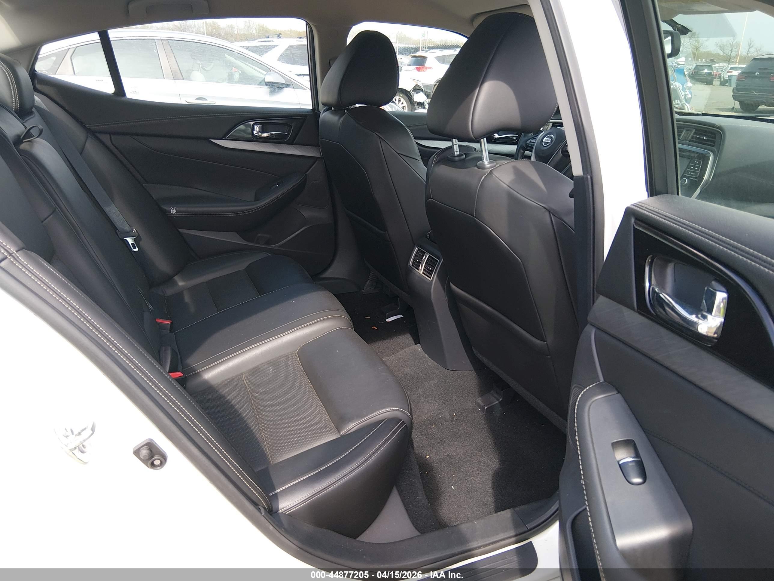NISSAN MAXIMA image 8