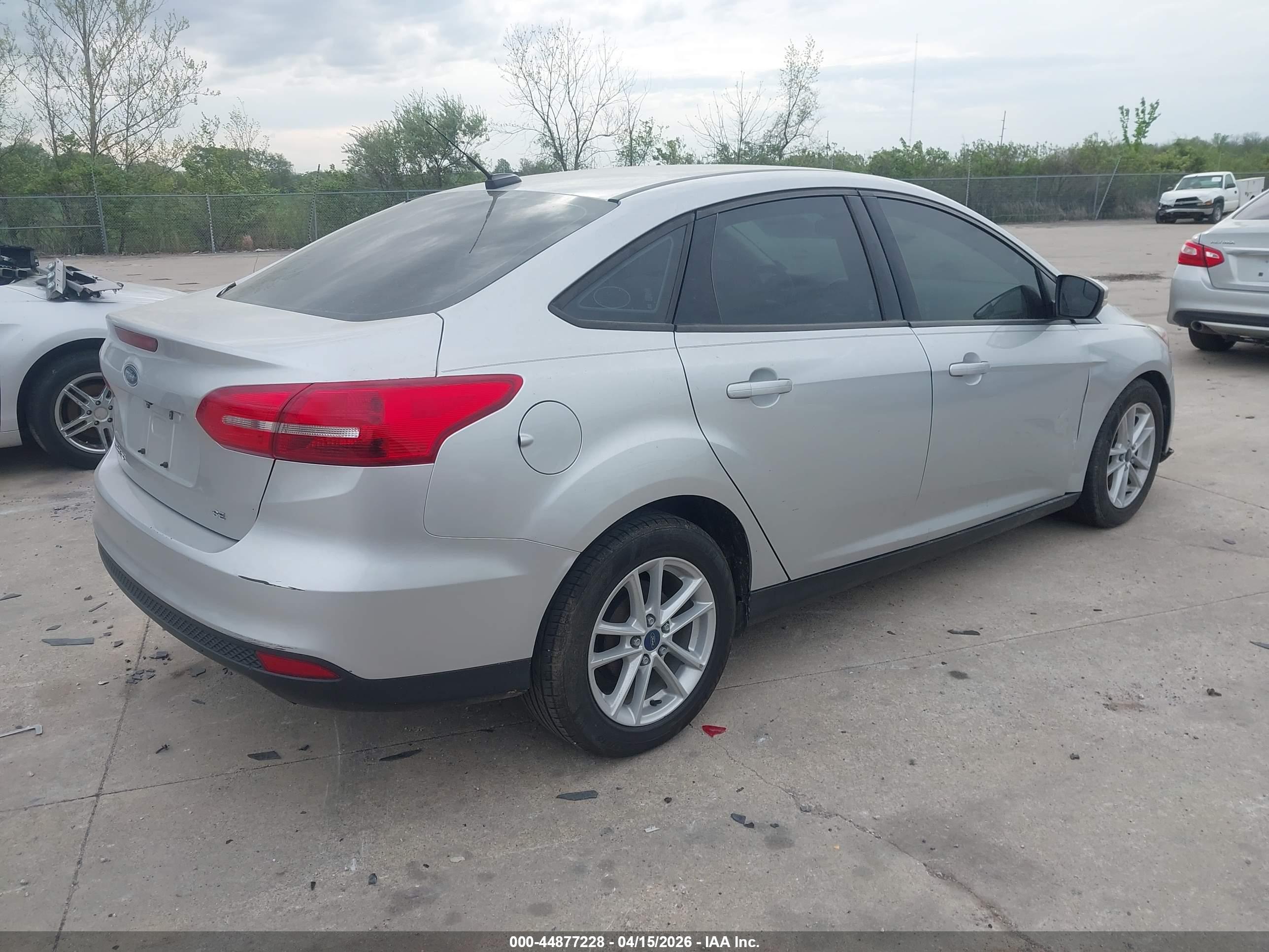 FORD FOCUS image 4