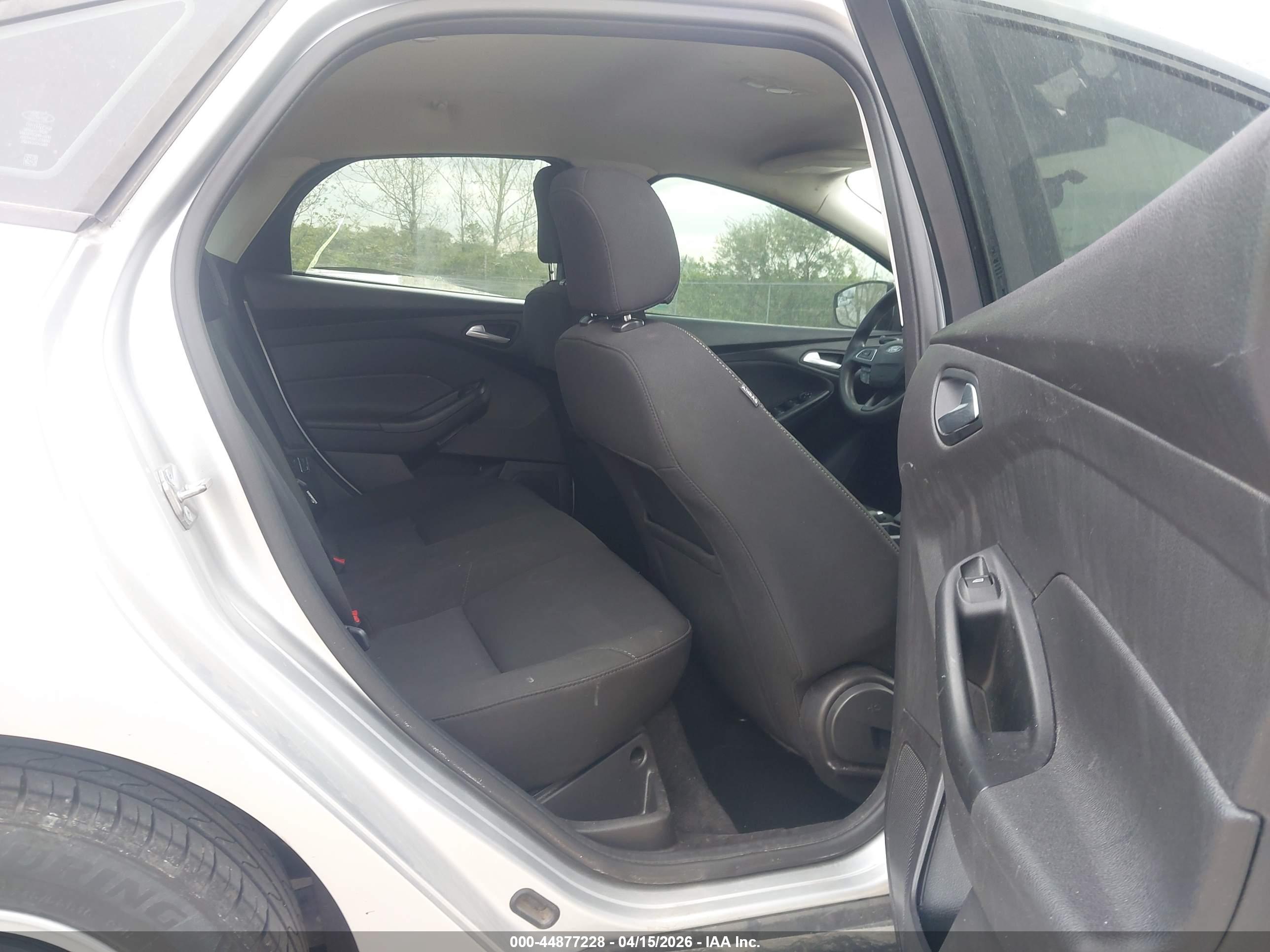 FORD FOCUS image 8
