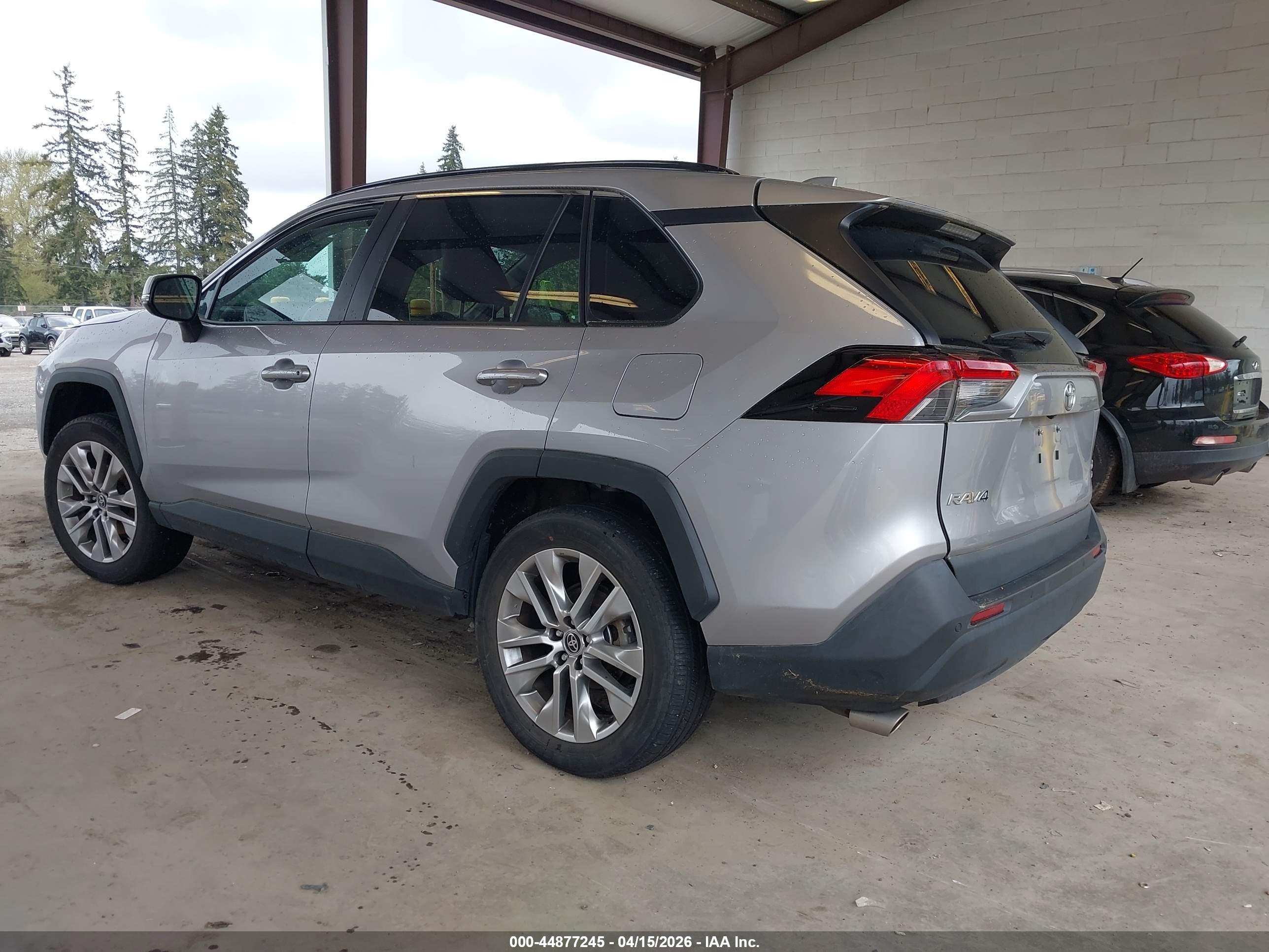 TOYOTA RAV4 image 3