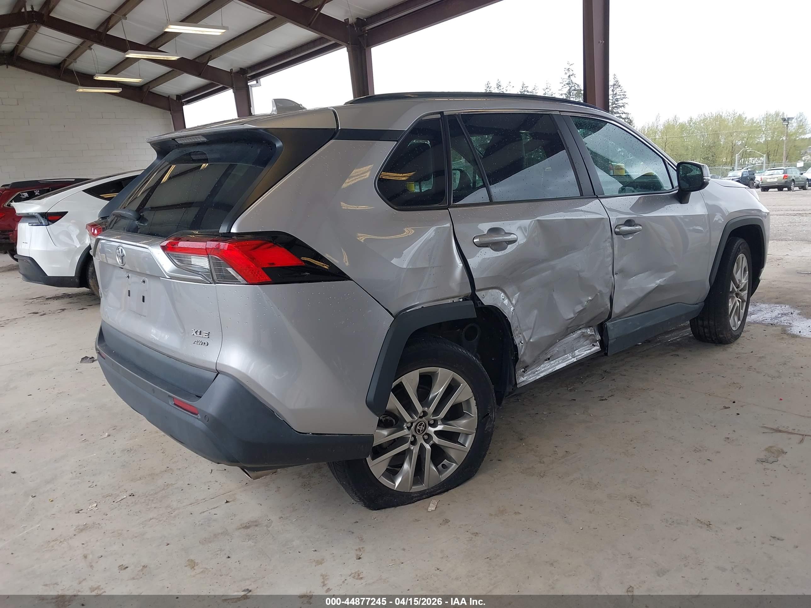 TOYOTA RAV4 image 4