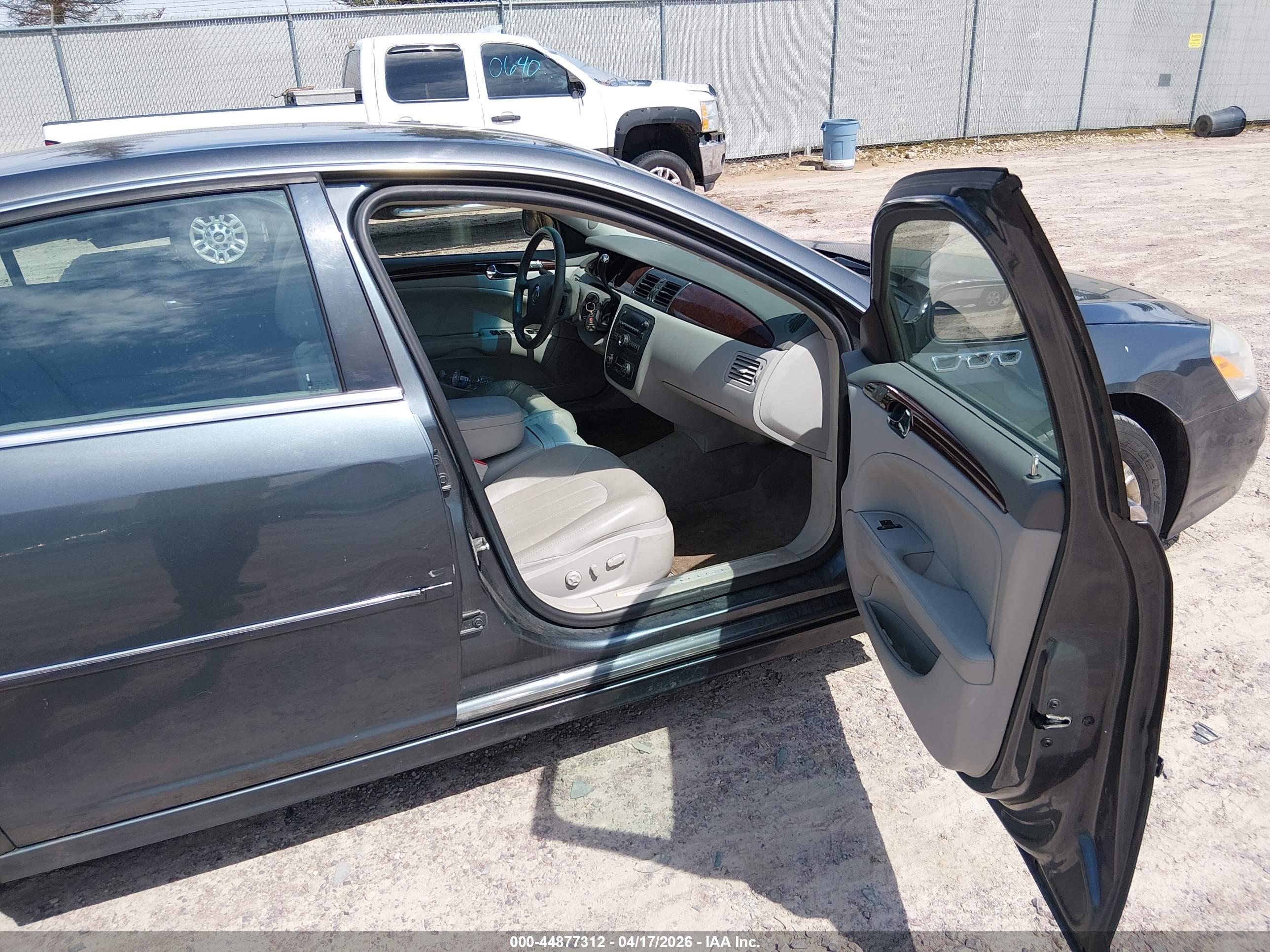 BUICK LUCERNE image 5