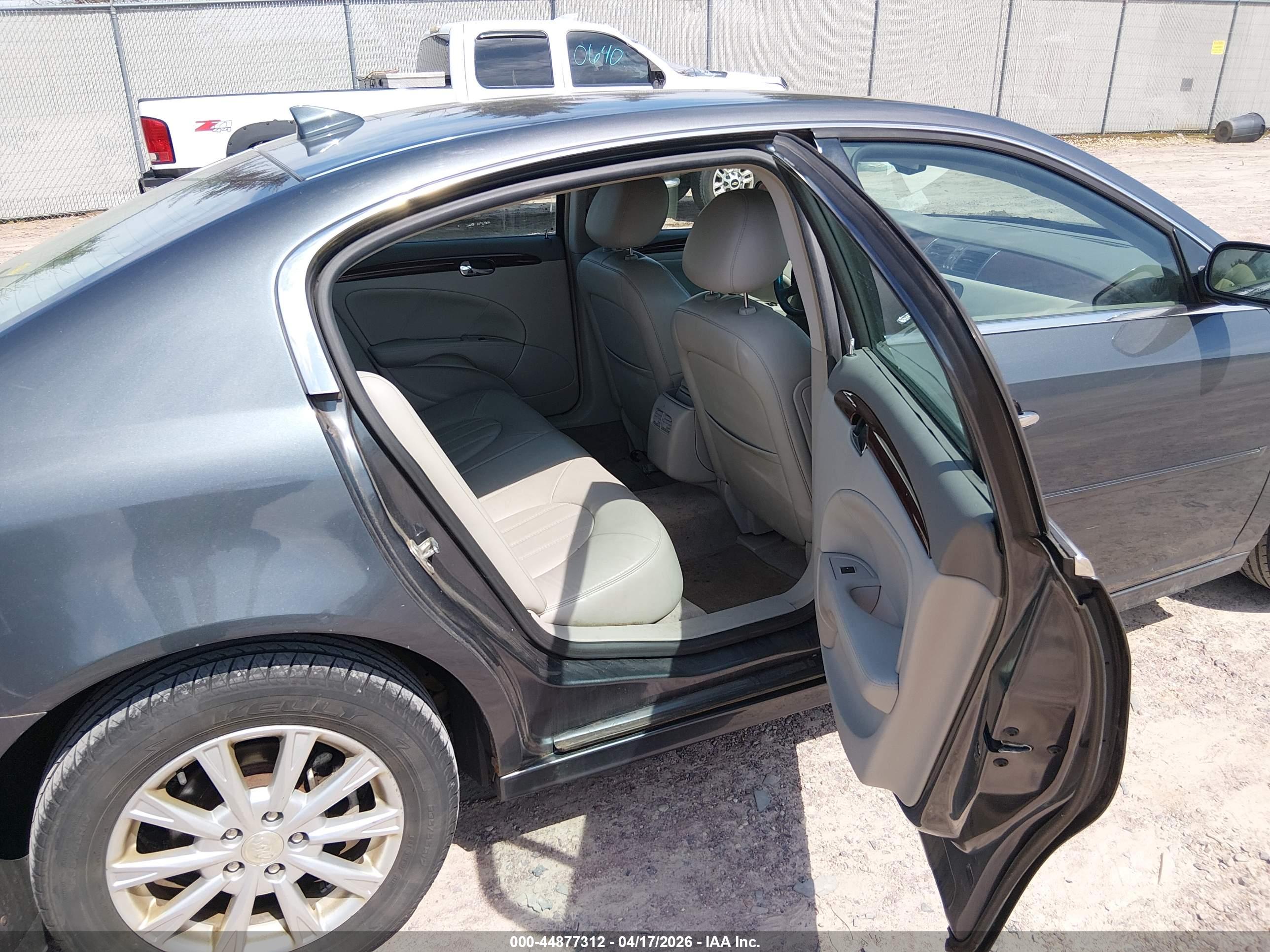 BUICK LUCERNE image 8
