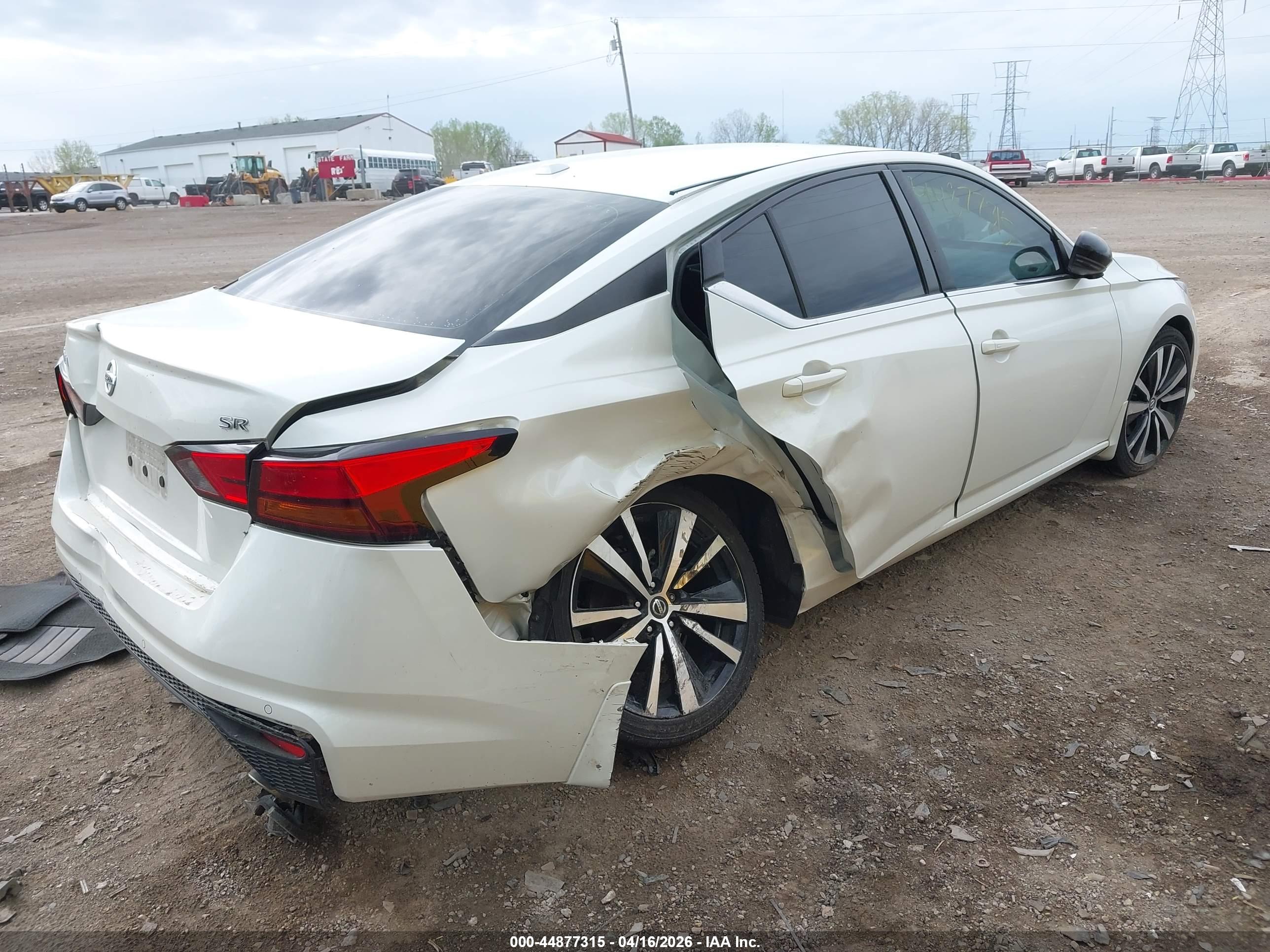 NISSAN ALTIMA image 4