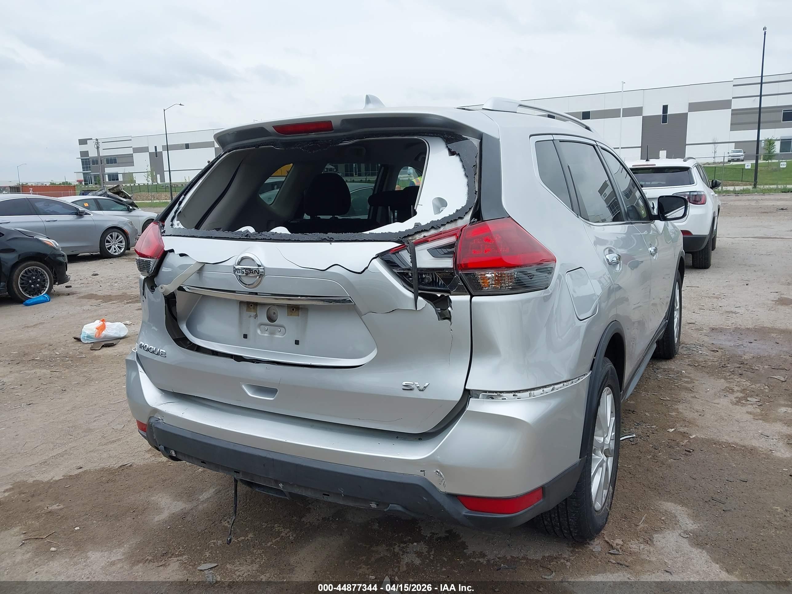 NISSAN ROGUE image 4