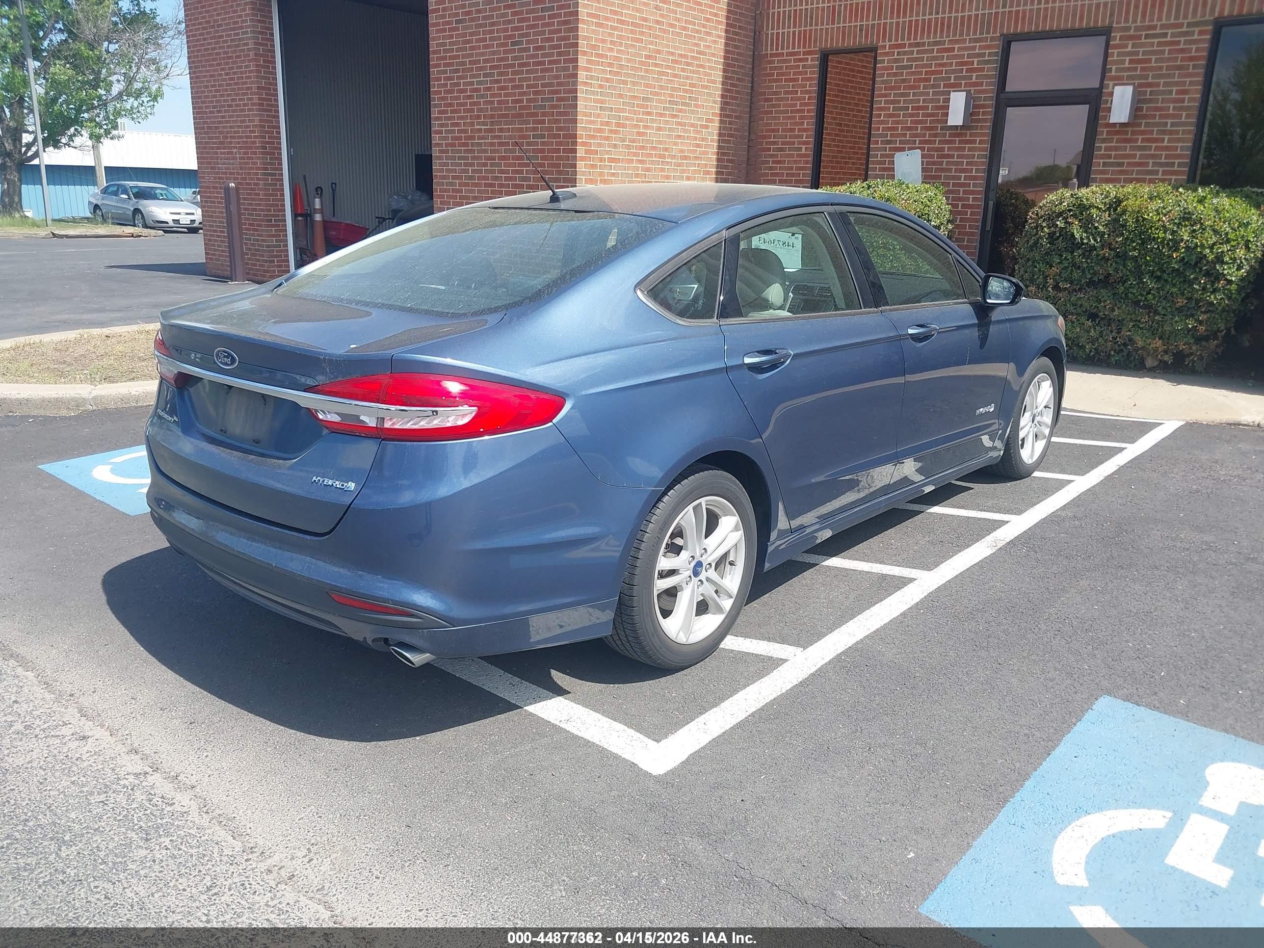 FORD FUSION image 4