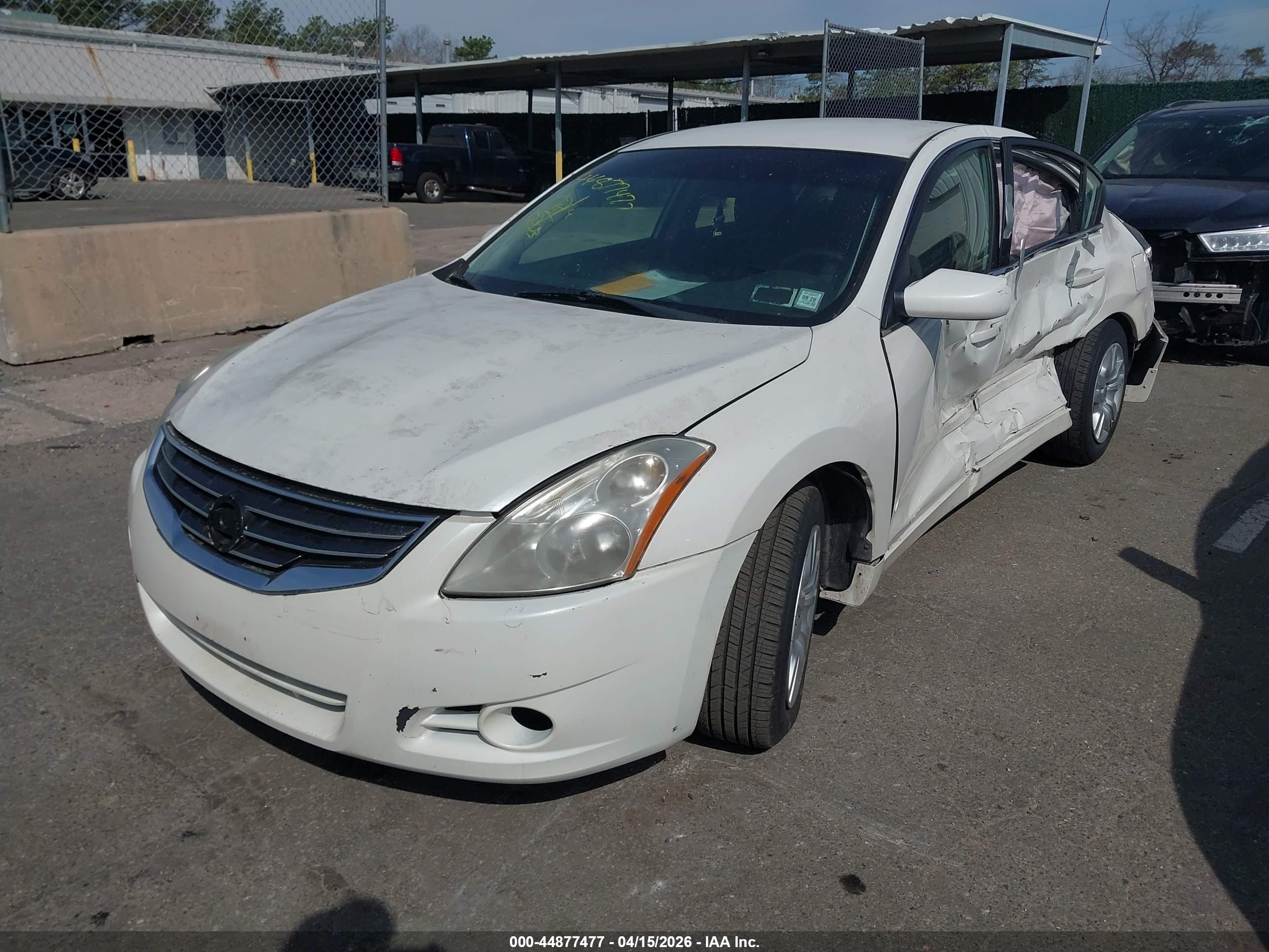 NISSAN ALTIMA image 2