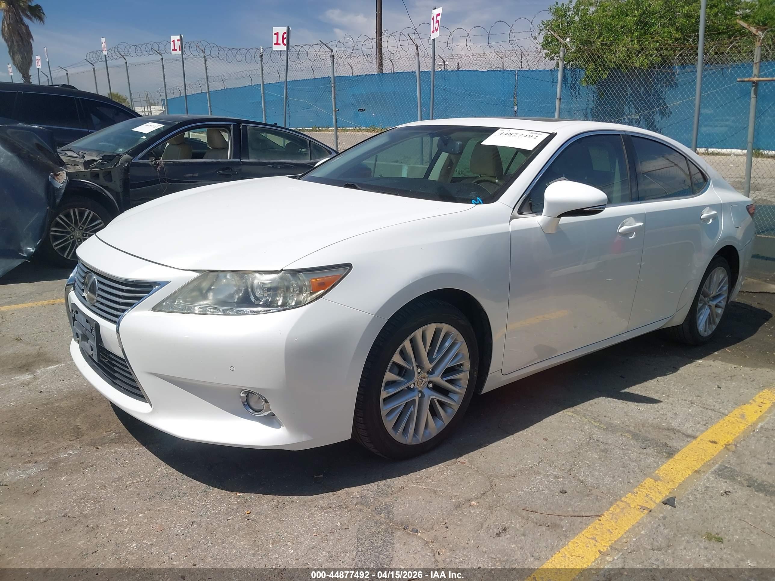 LEXUS ES image 2