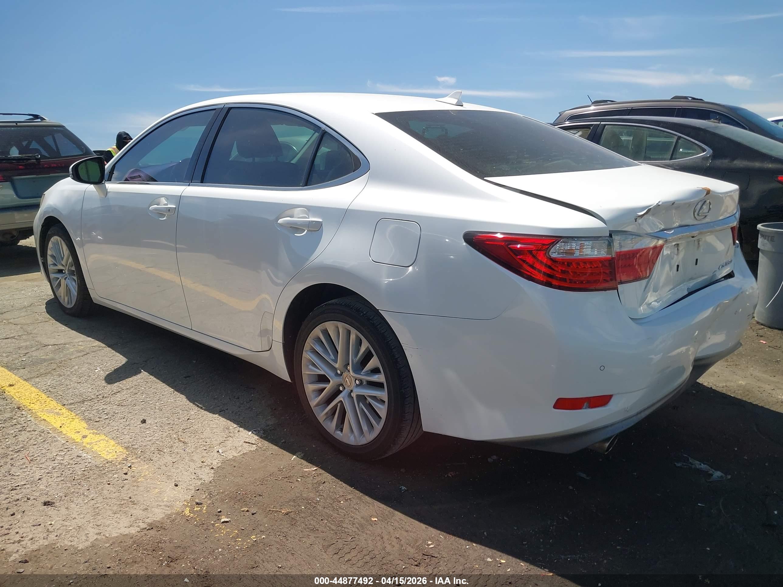 LEXUS ES image 3