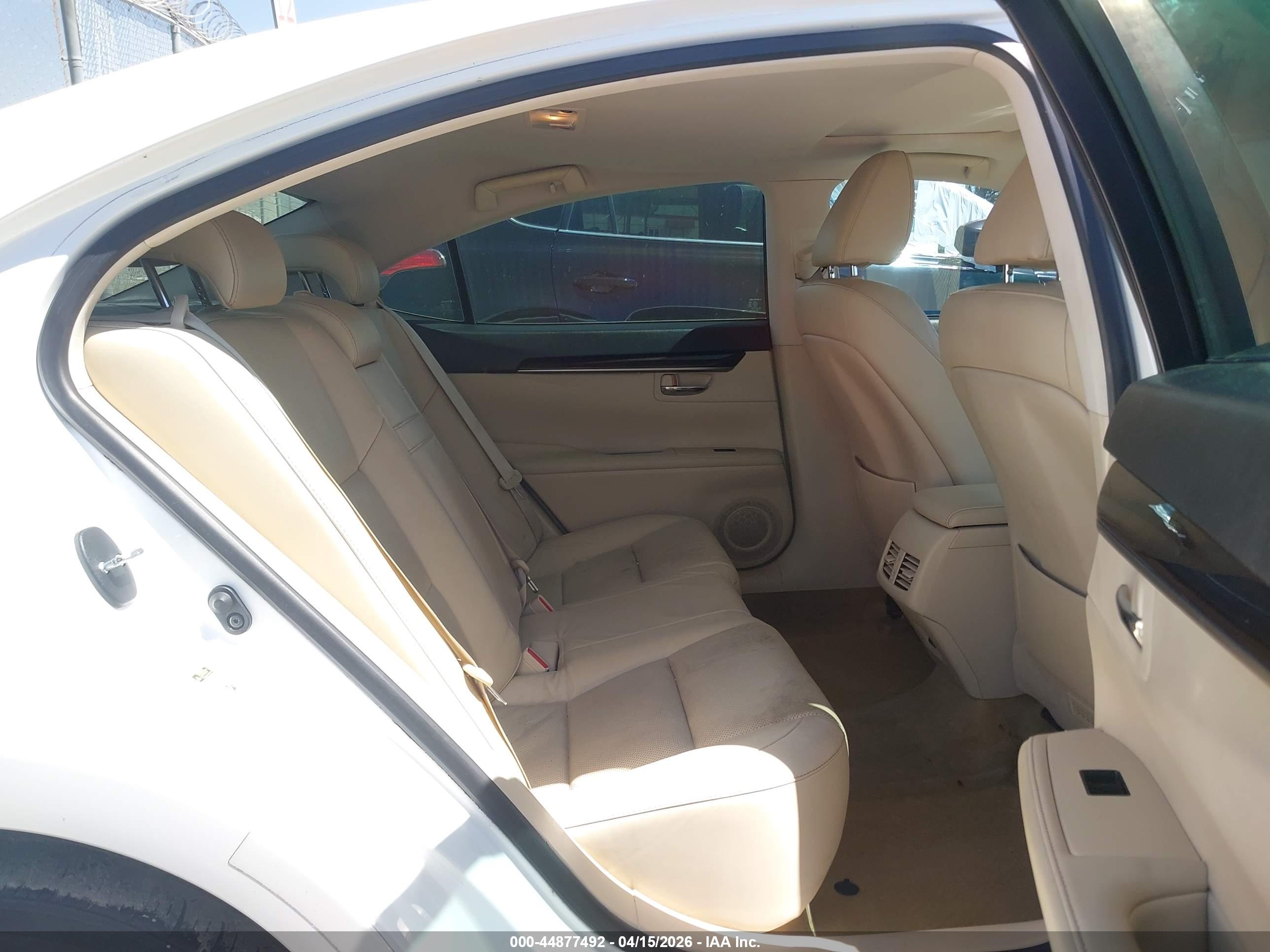 LEXUS ES image 8