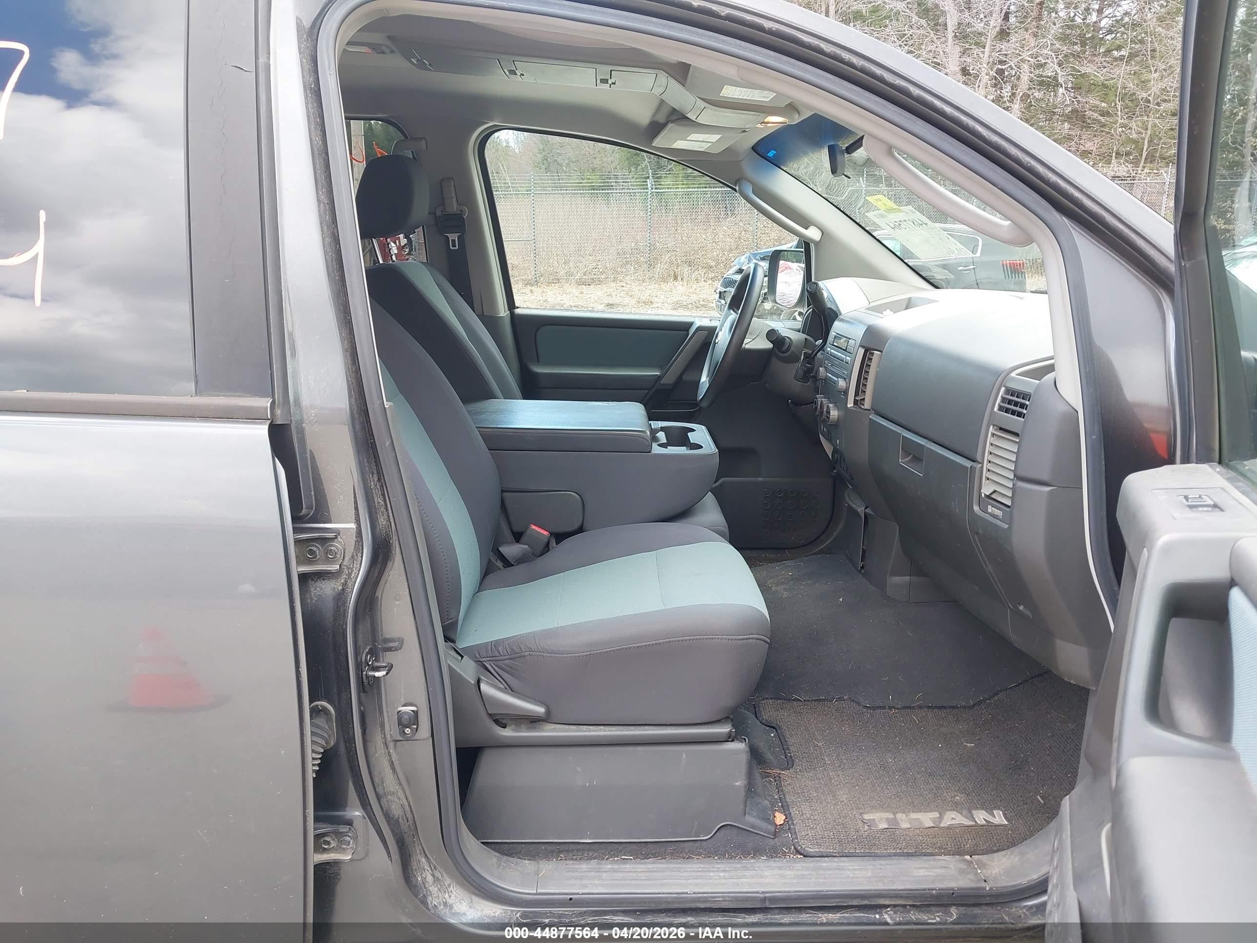 NISSAN TITAN image 5