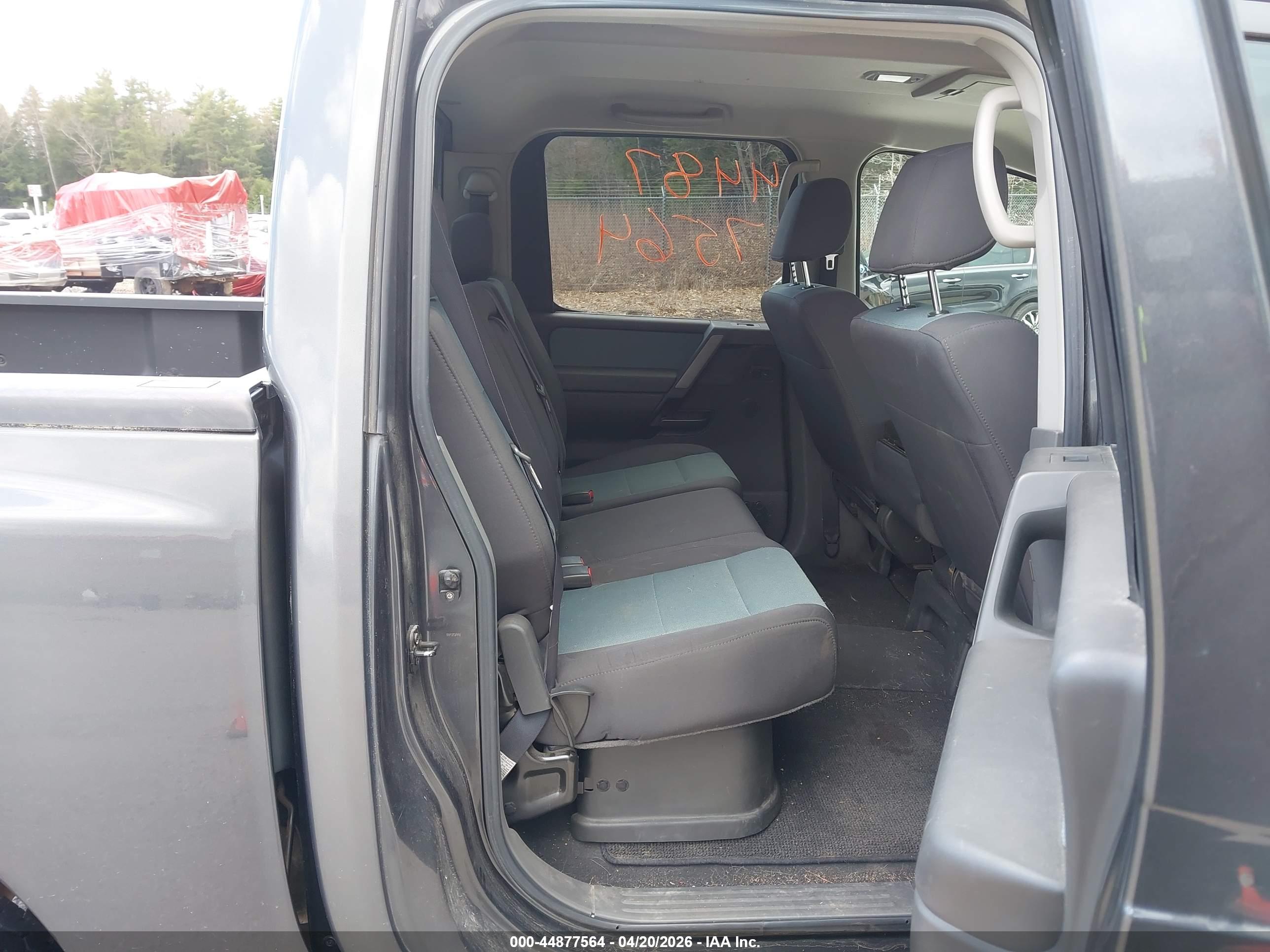 NISSAN TITAN image 8