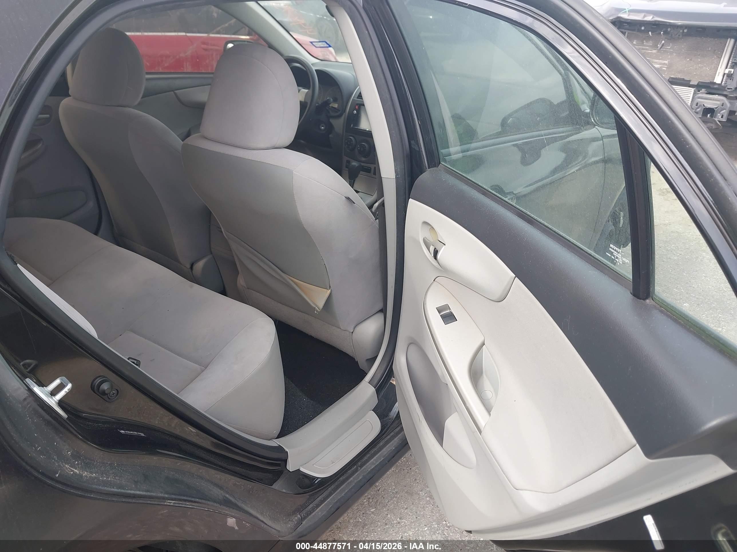 TOYOTA COROLLA image 8
