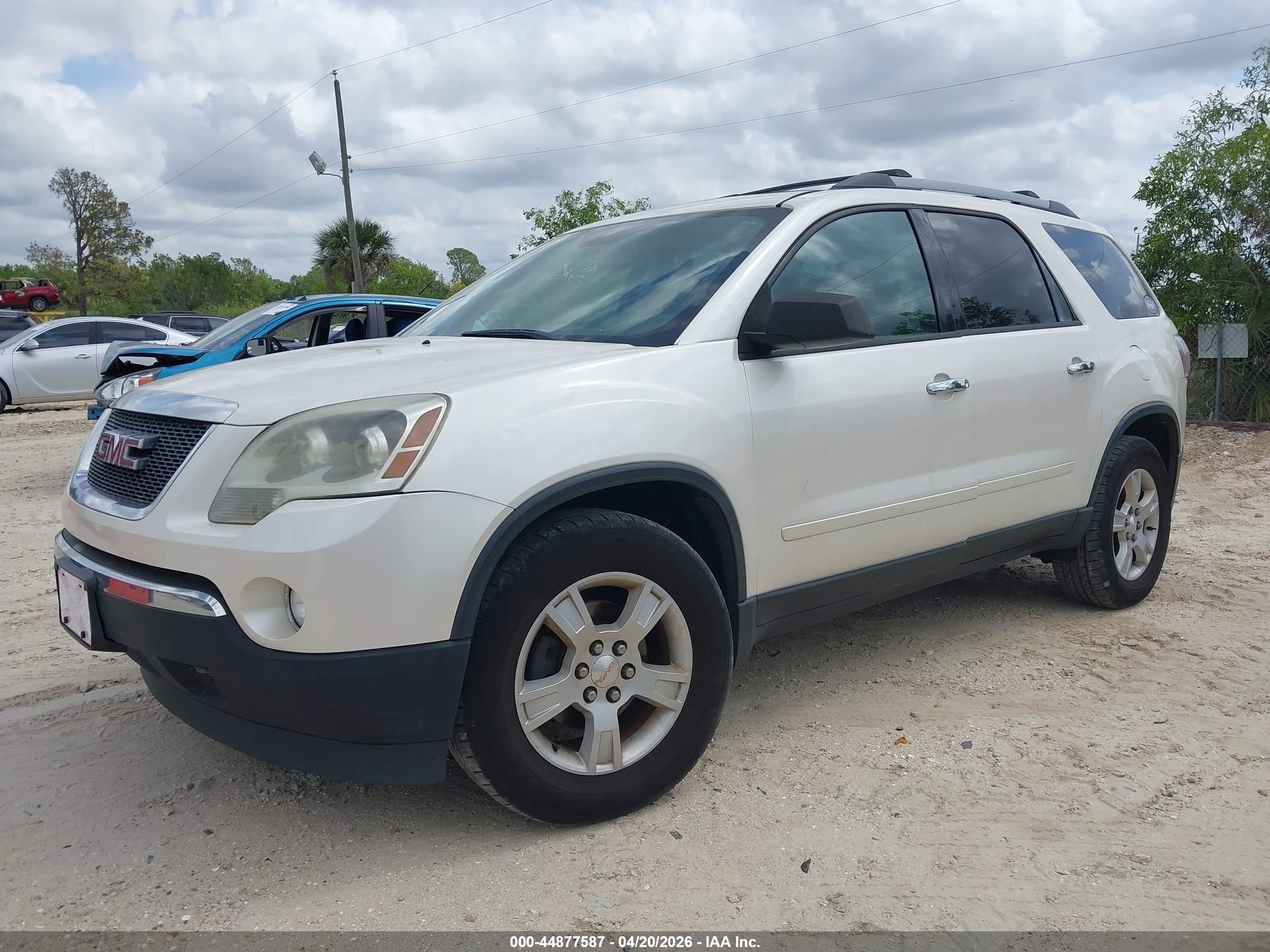 GMC ACADIA image 2