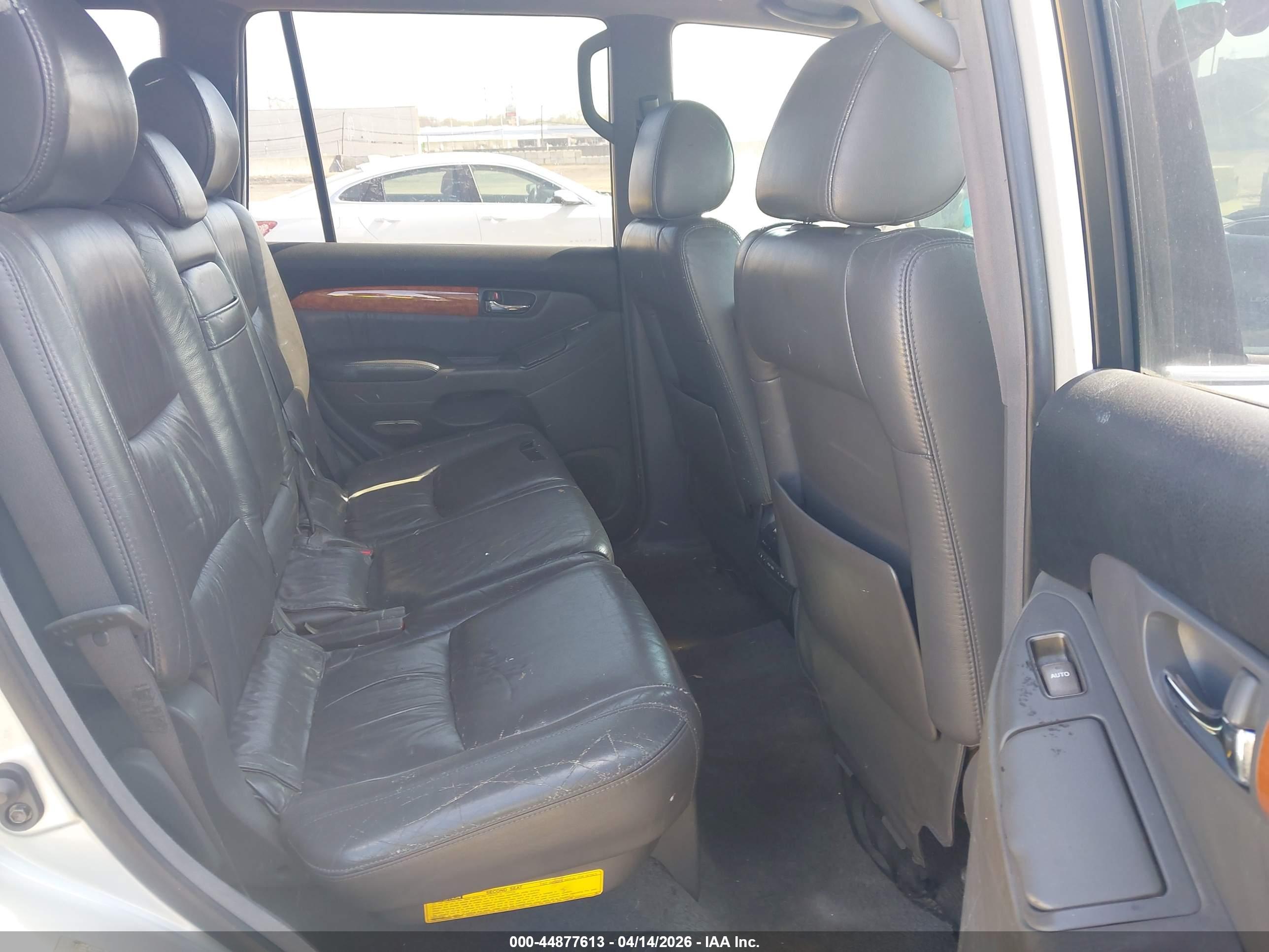 LEXUS GX image 8