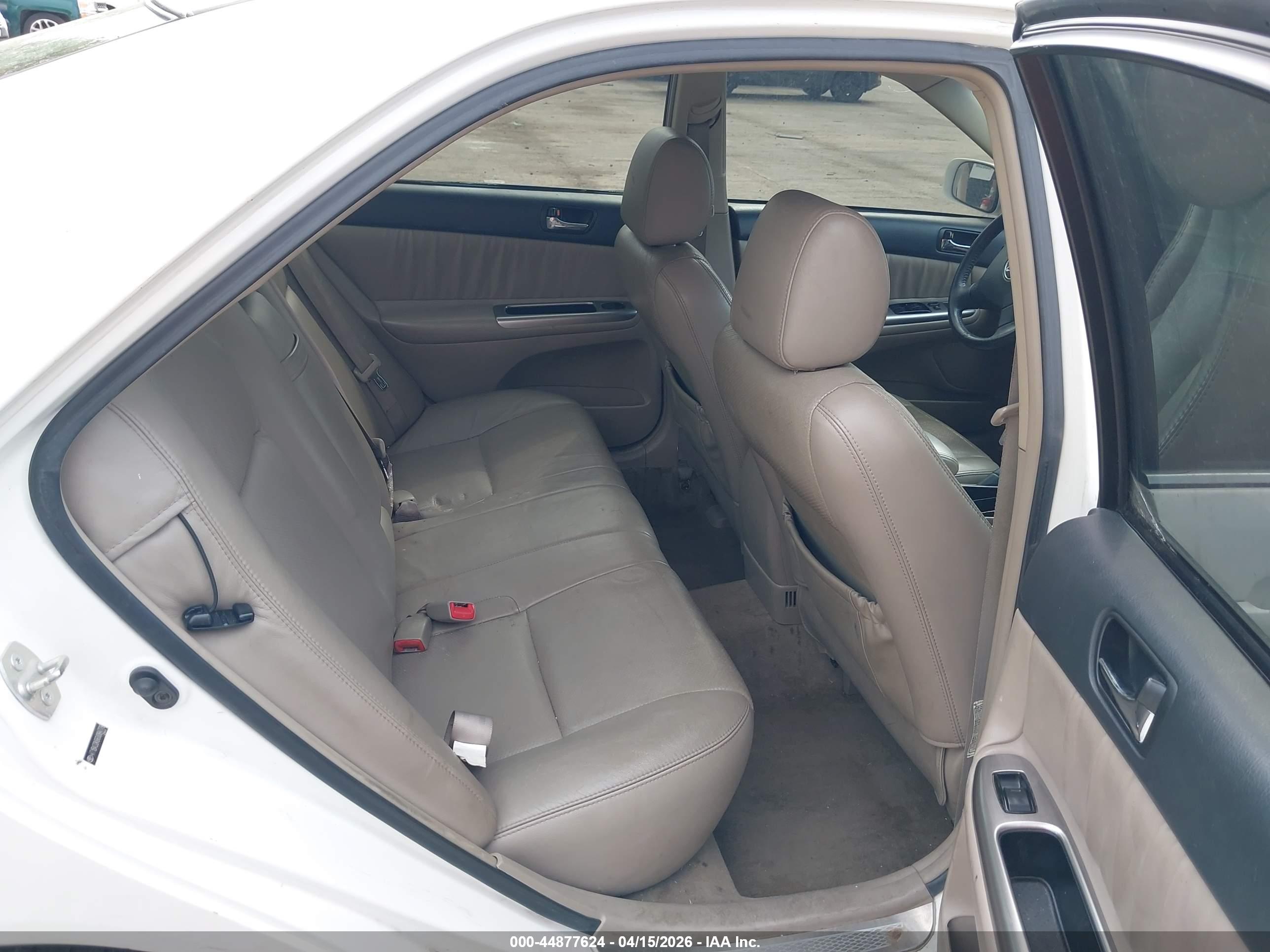 TOYOTA CAMRY image 8