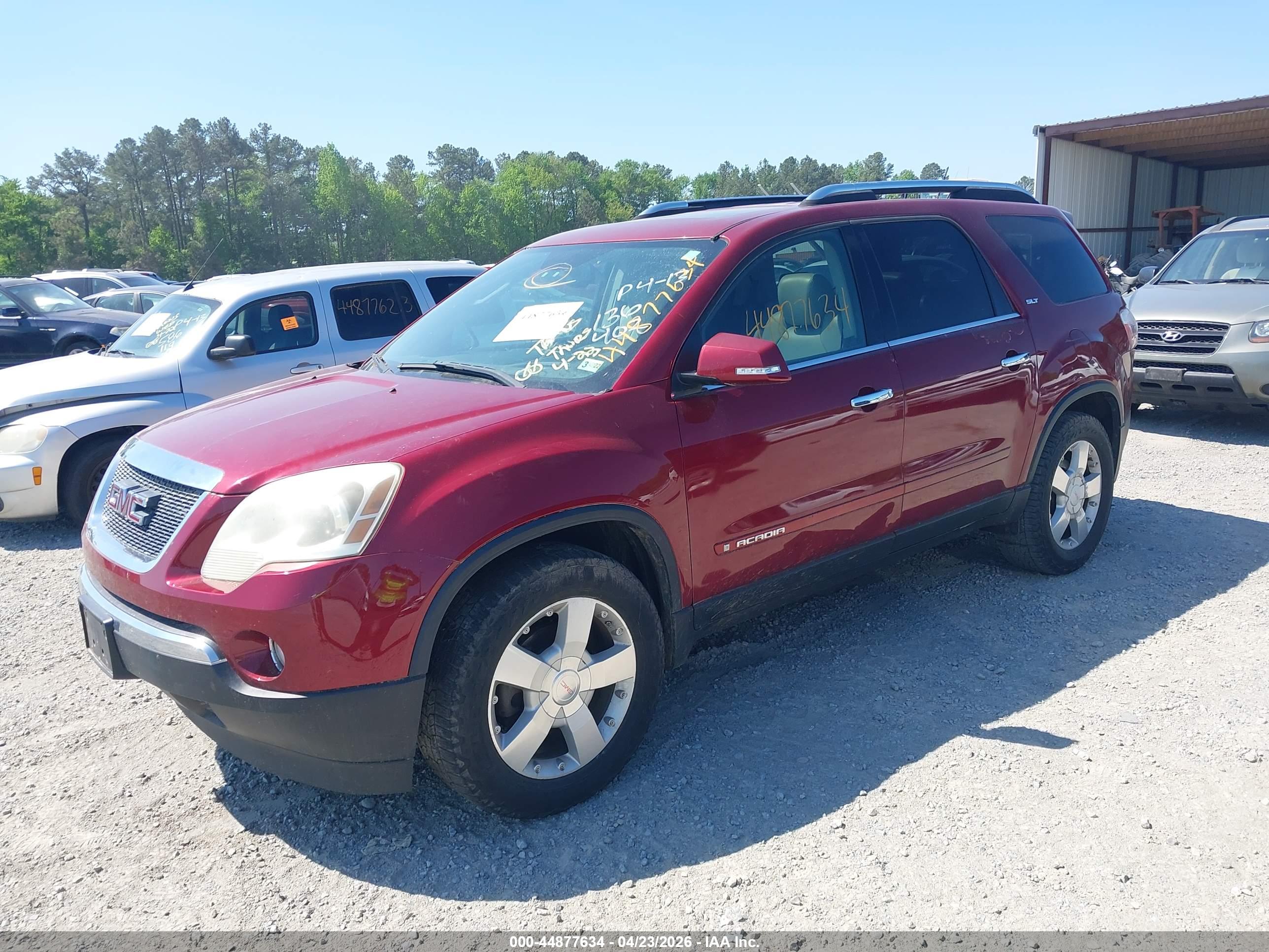 GMC ACADIA image 2