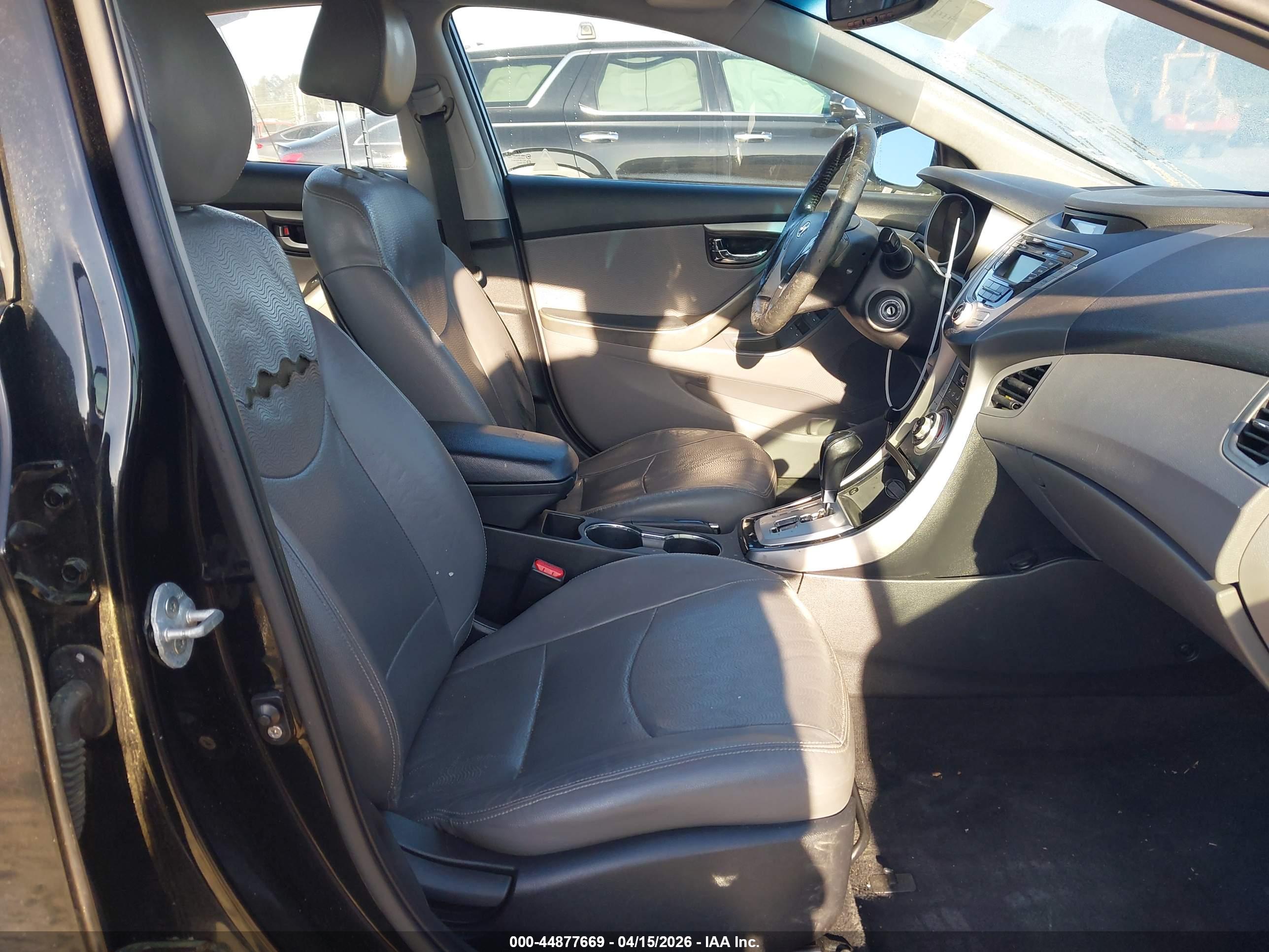 HYUNDAI ELANTRA image 5
