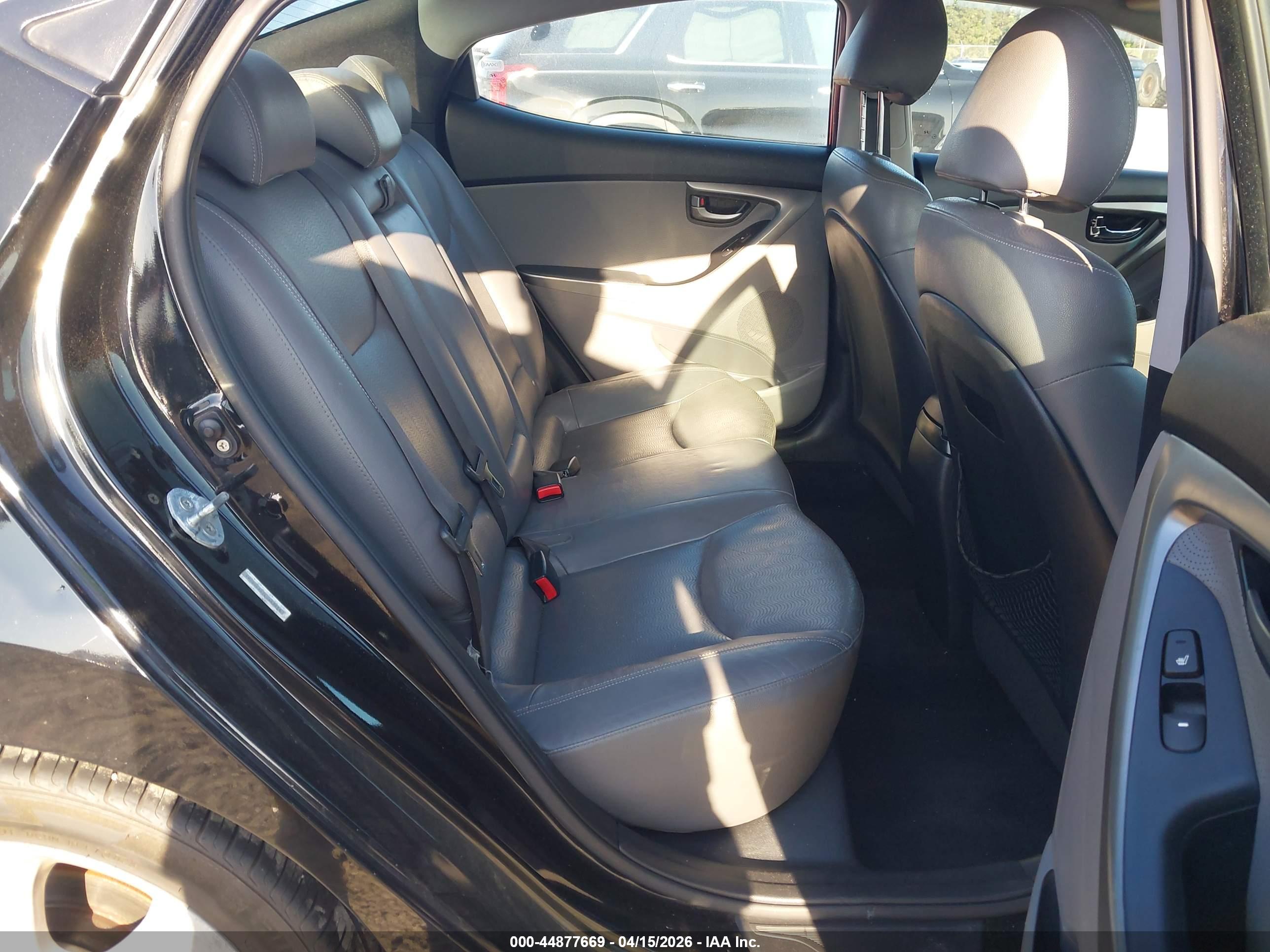 HYUNDAI ELANTRA image 8