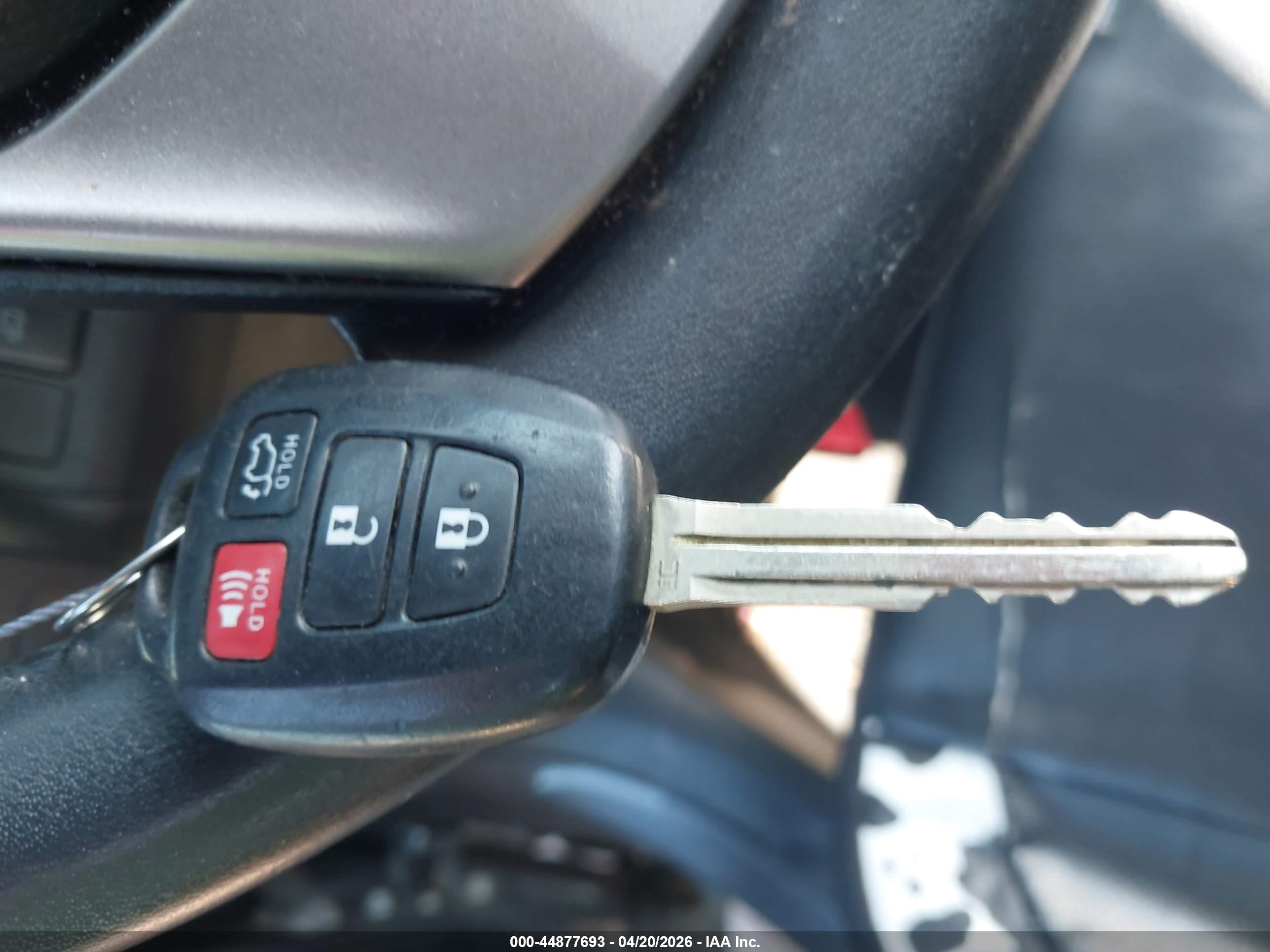 TOYOTA RAV4 image 11